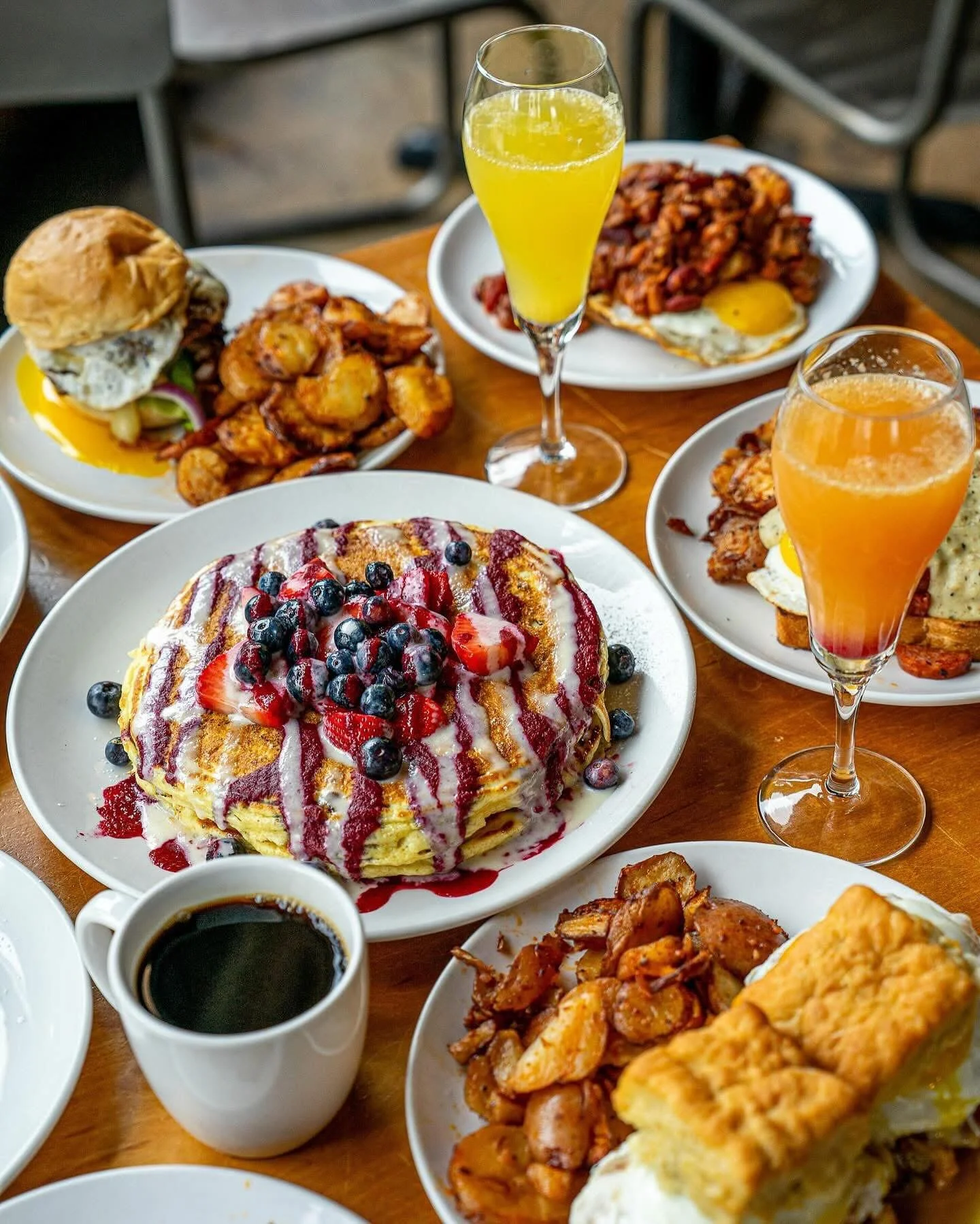 We&rsquo;re Sunday brunching on @southgrandstl &amp; @washington_avenue! Stop by &amp; join us!
🍳☕️☀️