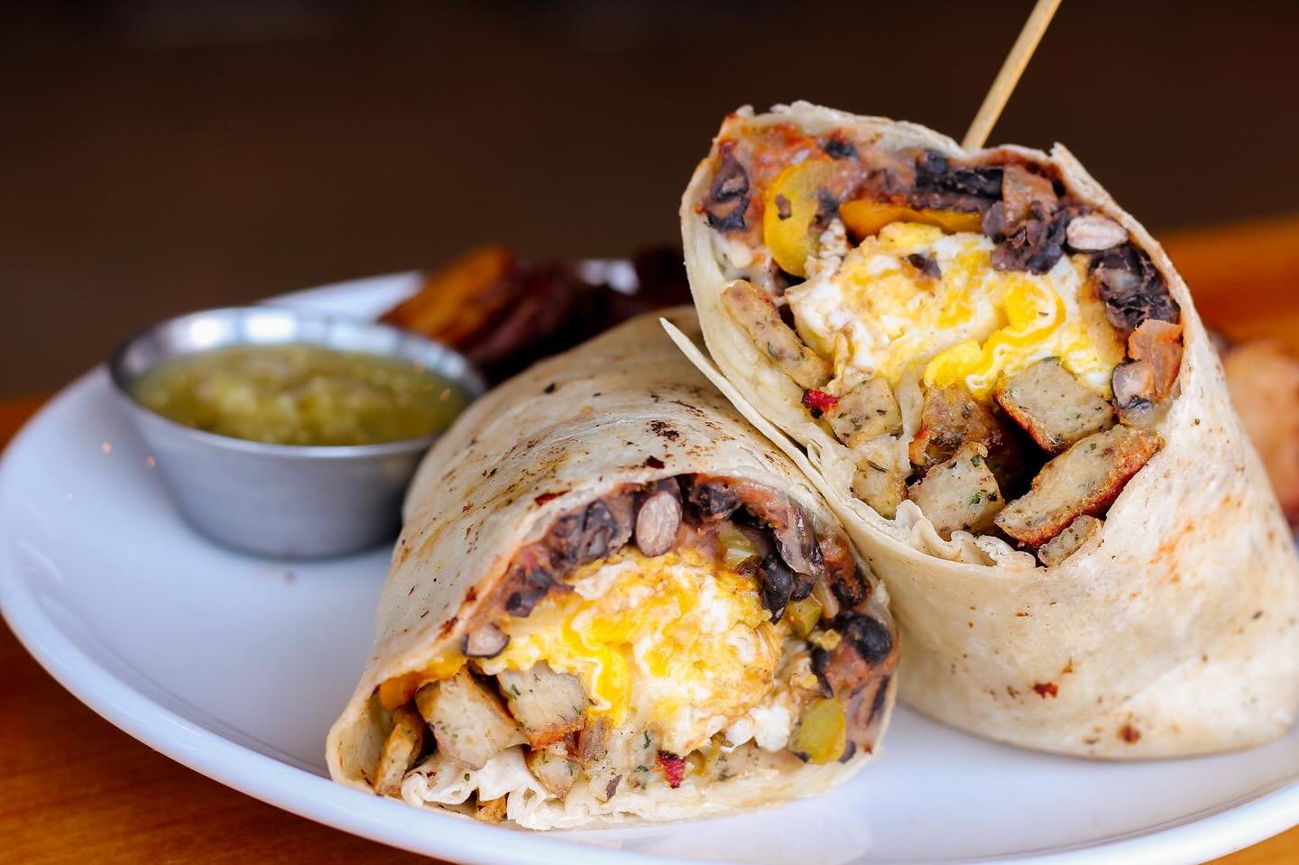 Your new brunch obsession🤩
Our ✨Breakfast Burrito✨is stuffed with black beans, scrambled farm eggs, peppers, cheddar, salsa verde and your choice of protein. 
We&rsquo;re brunching today, 8-2pm, on @washington_avenue &amp; @southgrandstl!
