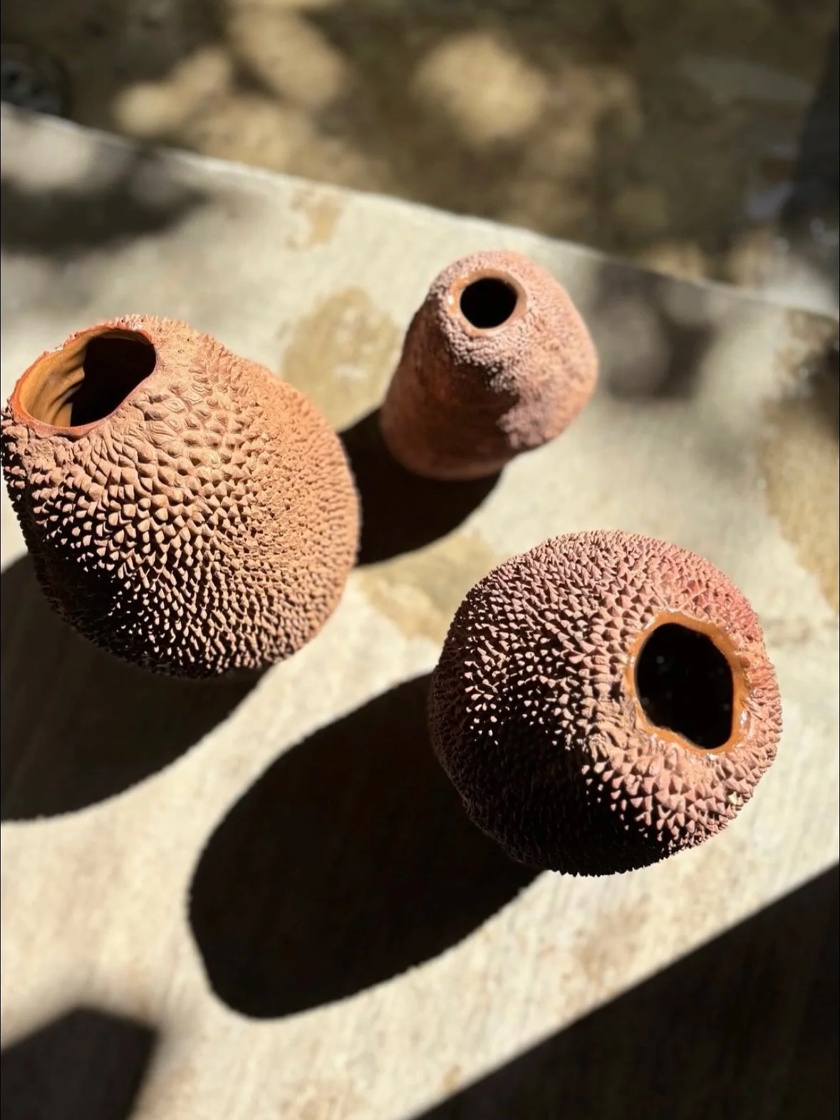 The terracotta pieces are finally online + at @legadorio !
Earthy. Textural. Bold.
The Terracotta Jaca Series &mdash; sculptural vases &amp; bowls with organic texture, handcrafted by Hanna Englund in Rio de Janeiro. Raw terracotta outside, sleek gla