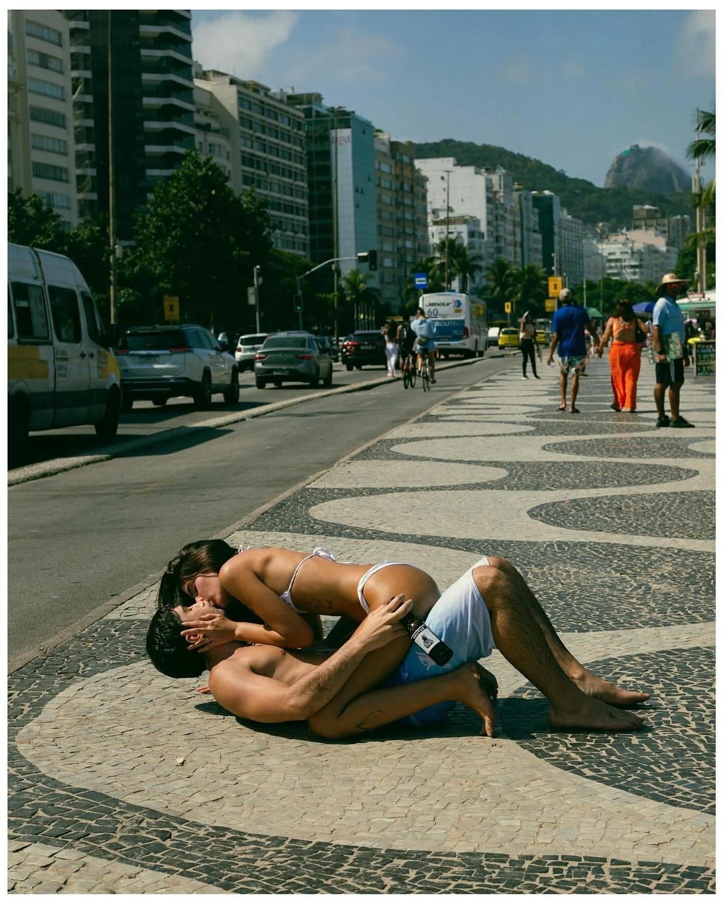 📸 &Aacute;ngel Castellanos [ @angelecr] is a Venezuelan photographer based in S&atilde;o Paulo, Brazil, specializing in portrait, street, and fashion photography.

His work is known for its simplicity, attention to detail, and intimate compositions.
