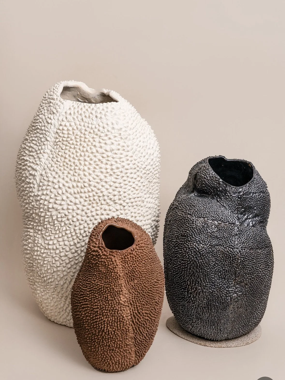 Mix n&rsquo; match from the Jaca series 🤎🤏🏼 The new red stoneware jaca vase just joined the collection online at www.hannaenglundceramics.com

Photography: @pedro.barcellos