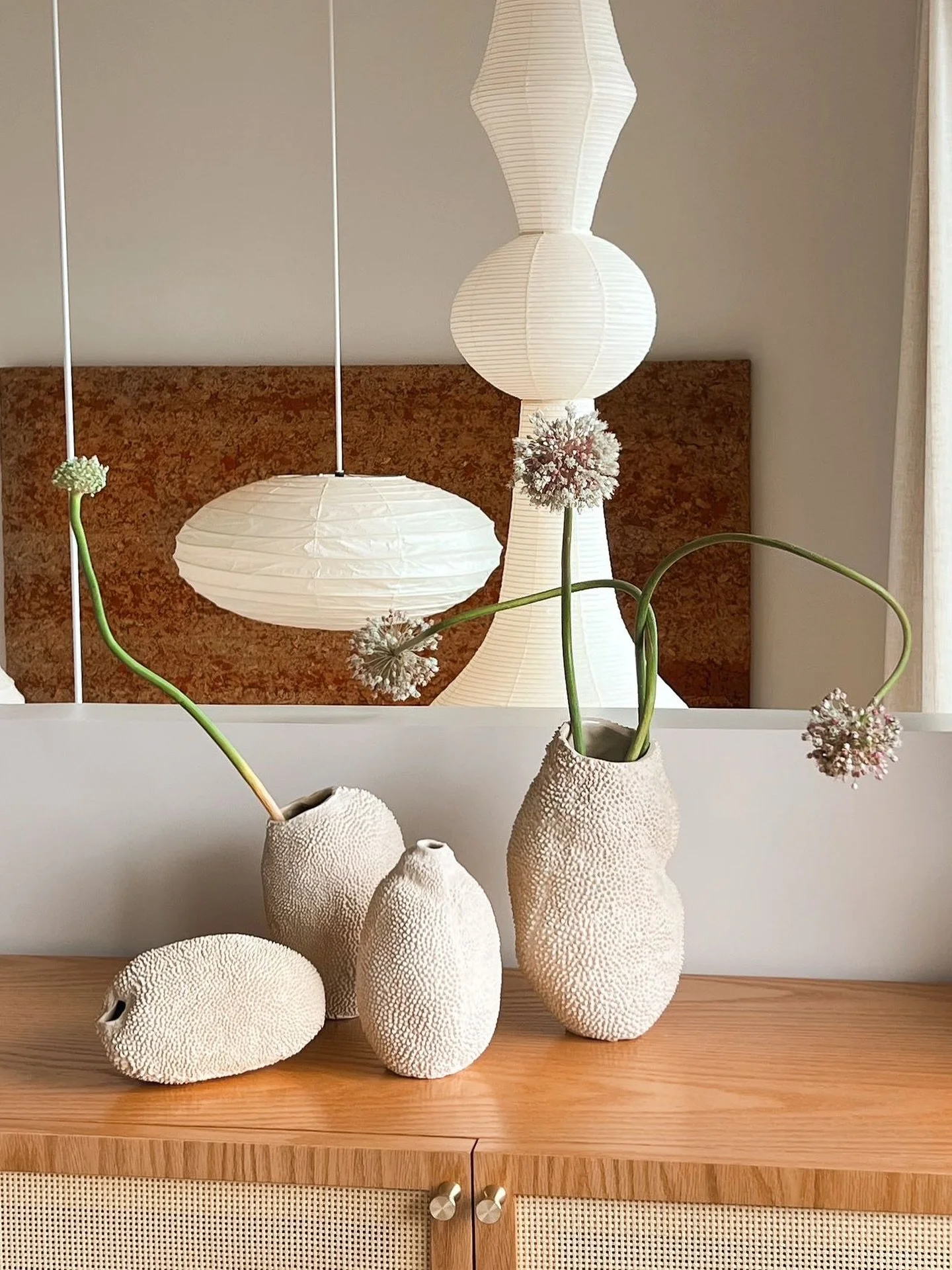 Que lindo n&eacute;? Our jaca vases home with @igorjosif ✨