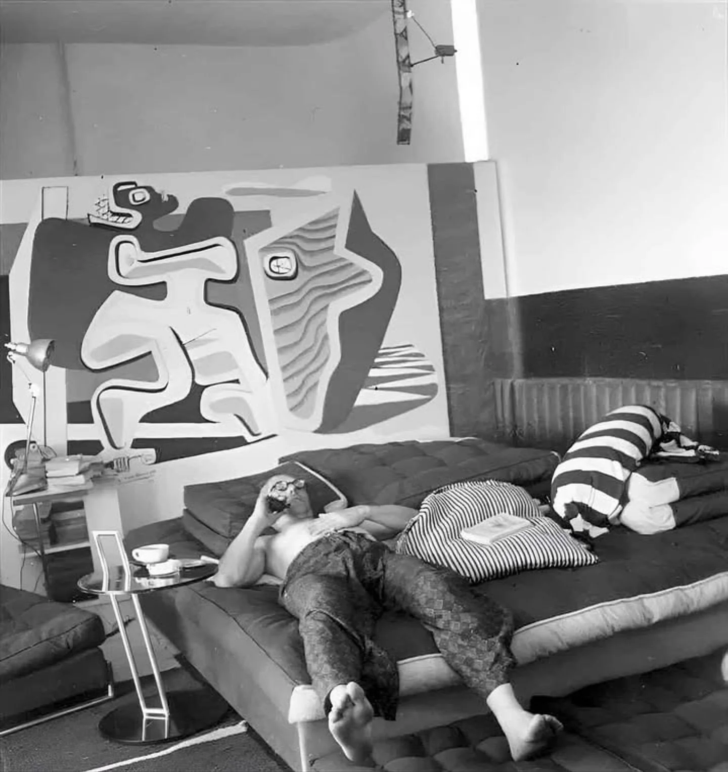 #mood Le Corbusier: The Artist of Southern Light
Before he became an icon of architecture, he was a painter.

The world knows Le Corbusier for his radical buildings but before any of those came to life, he was quietly painting. It was in this more pe