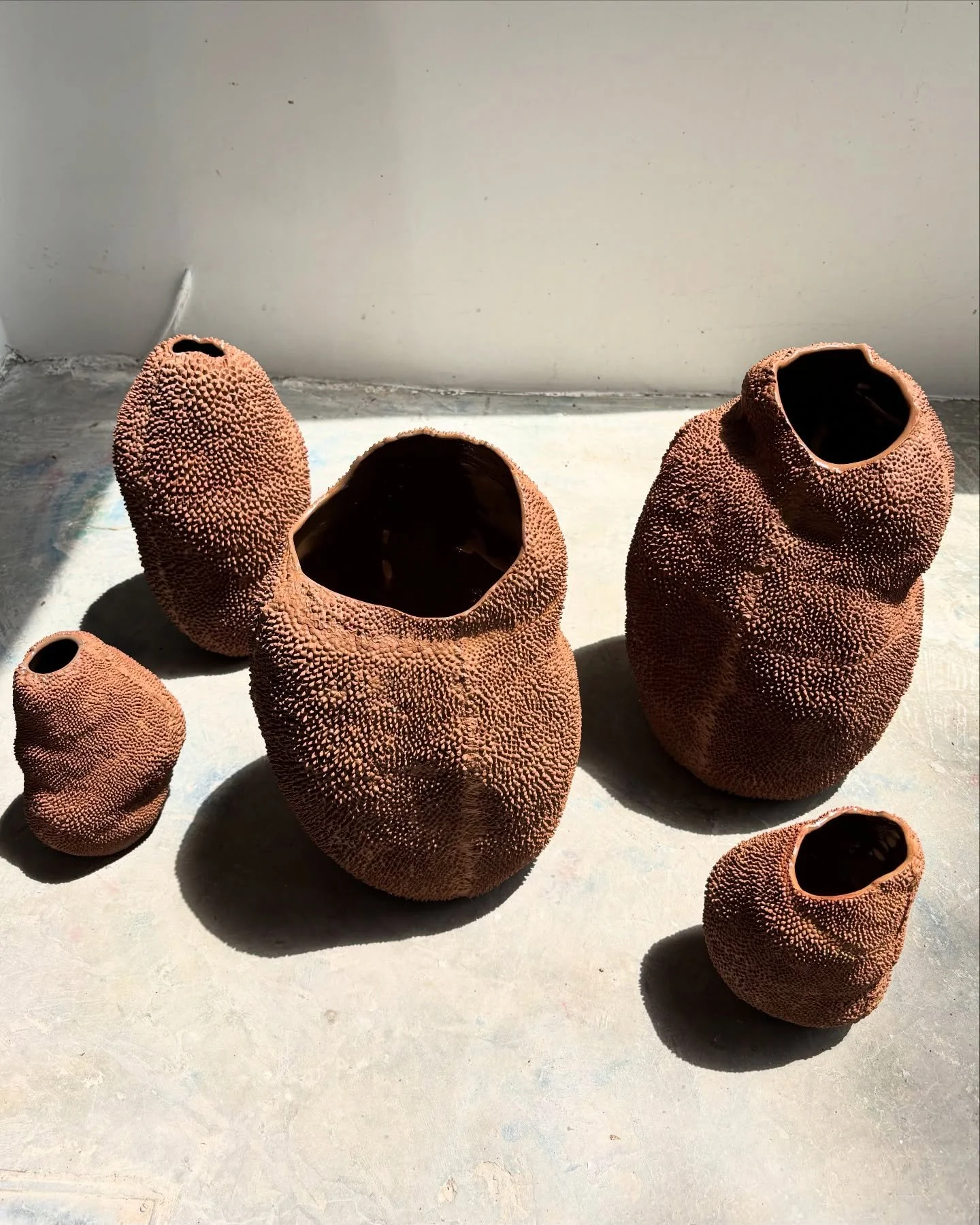ACABOU DE SAIR DO FORNO: new red stoneware jaca vases will be up on the site this weekend 🧱