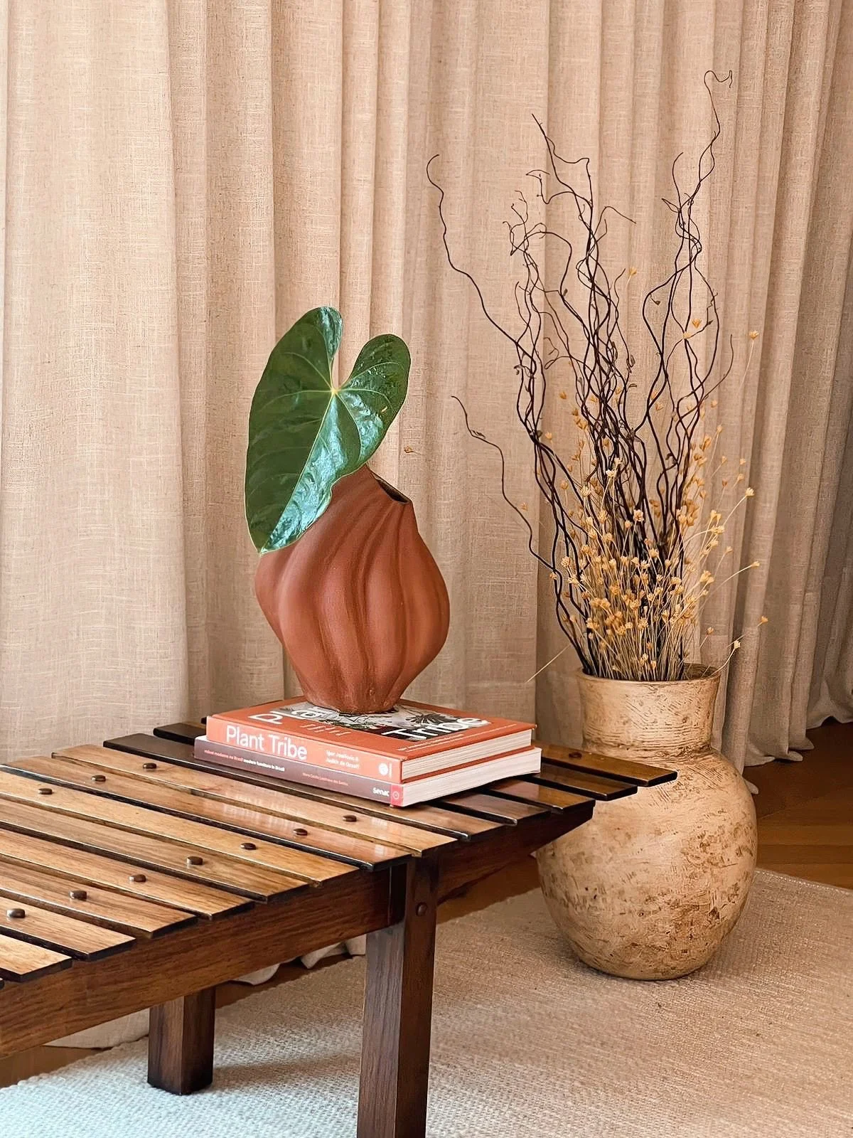 NEW IN: Savin vase in terracotta stoneware. Handmade in Rio.

1st photo: Savin vase, home with @igorjosif