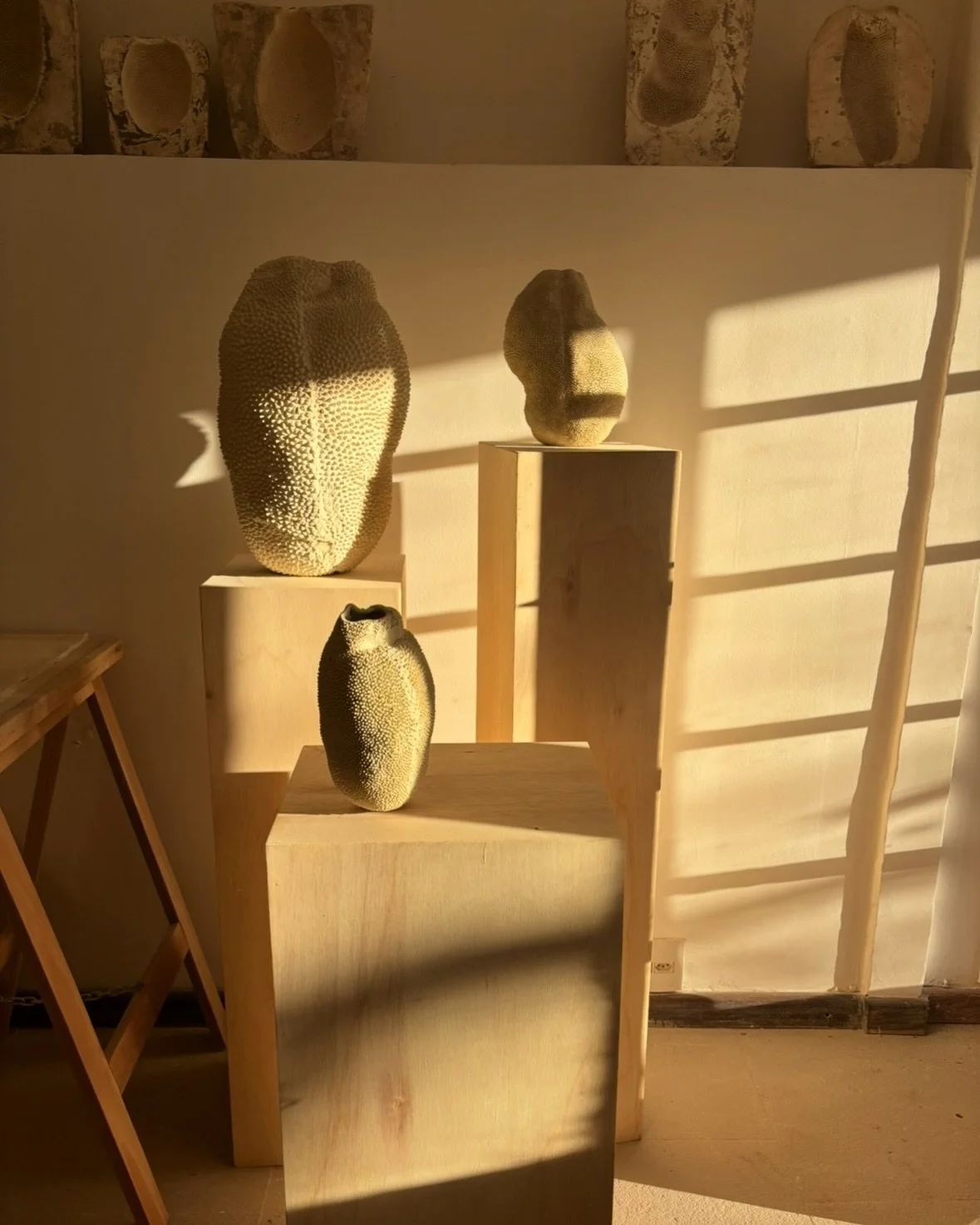 Studio ☀️ Dias de ver&atilde;o, each jaca piece made by hand in my Rio studio 🇧🇷 Studio visits by appointment.