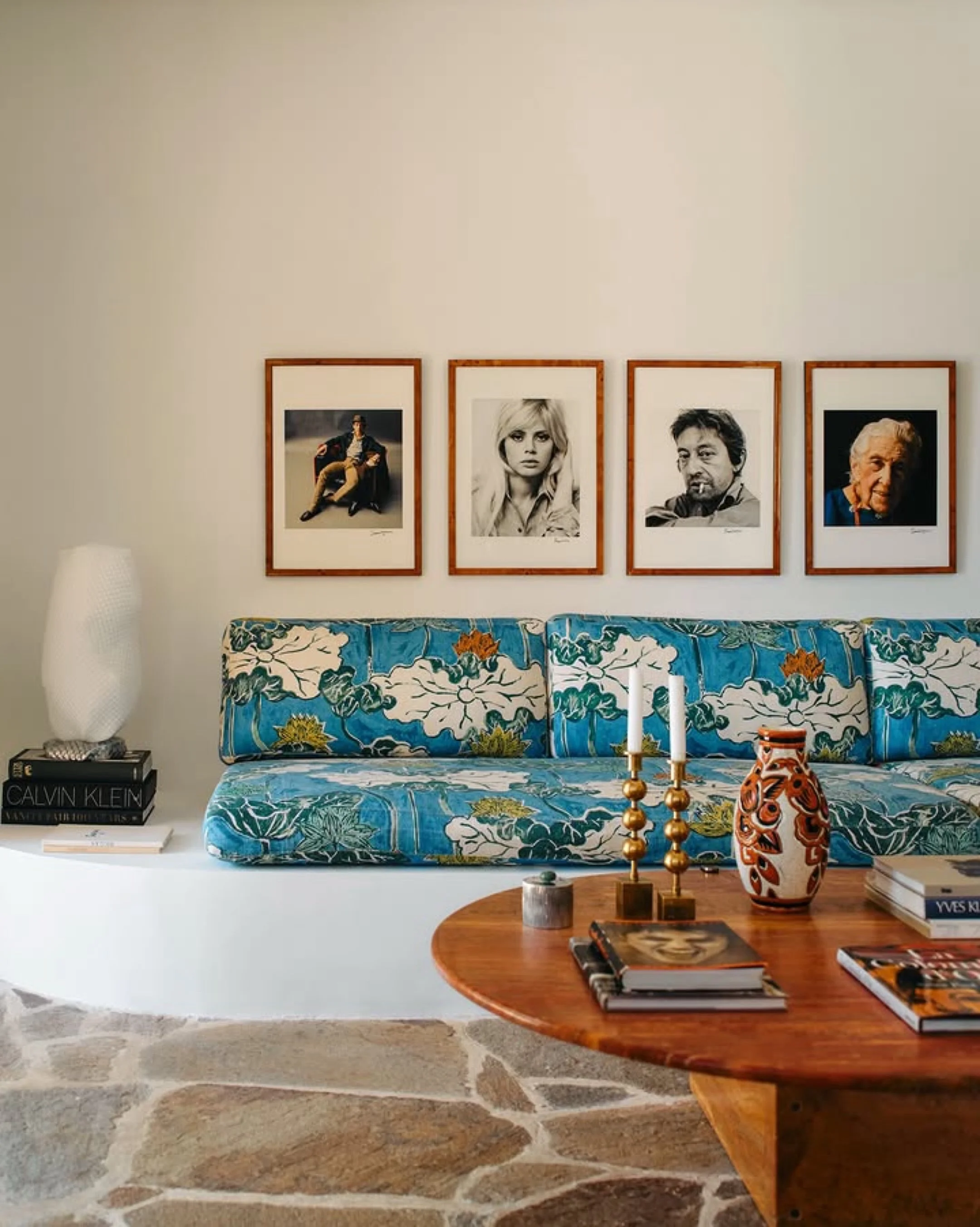 Villa Cl&eacute;o 🌻 (@villacleocanadel ) nestled in the hills of Rayol-Canadel-sur-Mer, west of Saint-Tropez, is a charming home that revives the spirit of the French Riviera in the 1960s. Owned by the CEO of Acne Studios and his wife, Marie-Sophie 