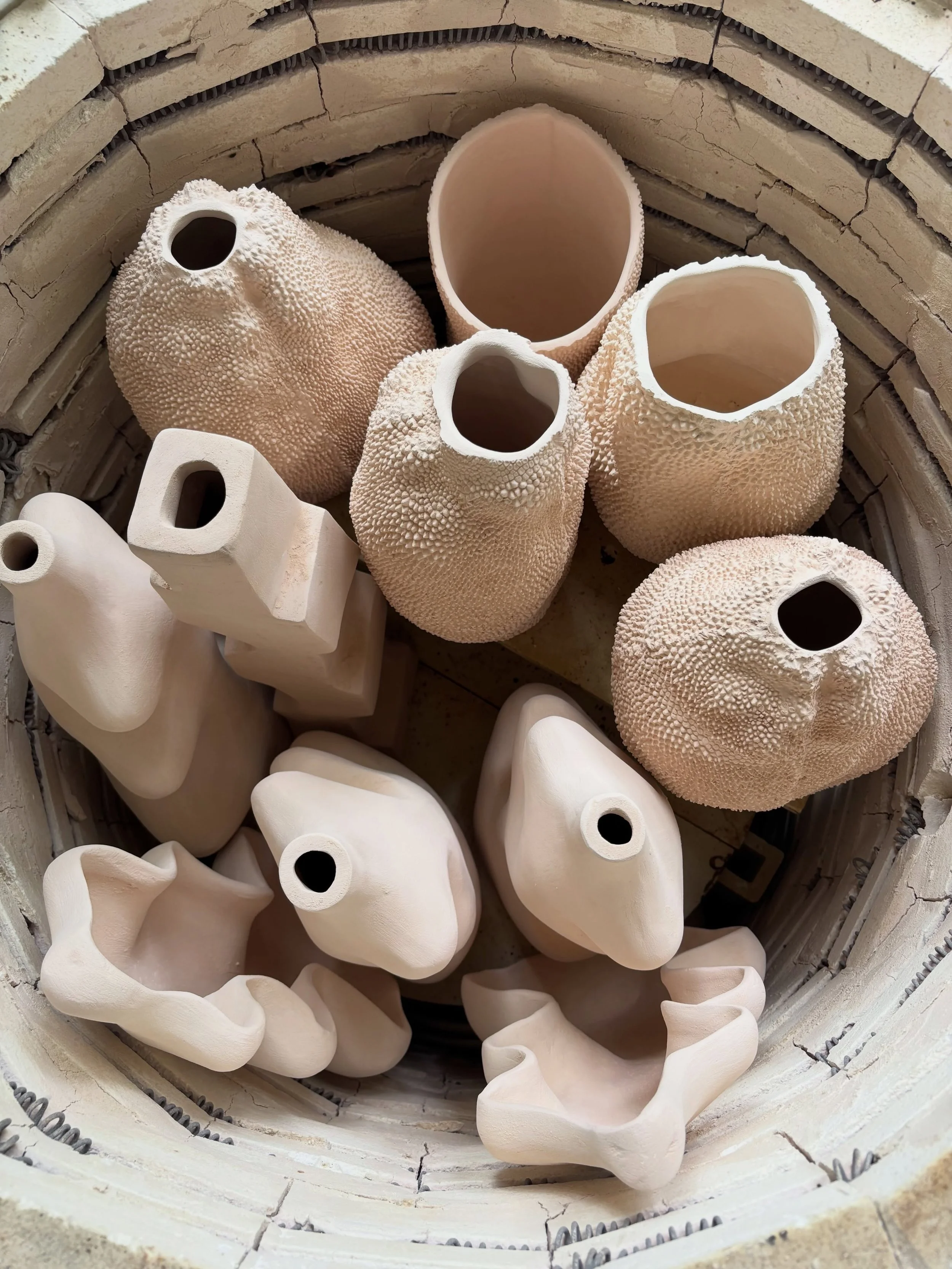 From this week&rsquo;s kiln opening: the transformation from greenware to bisqueware 🌬️ After its first firing at 900&deg;C, the natural stoneware clay turns this beautiful warm, pinkish tone.

Next step: glazing, followed by the final high firing a