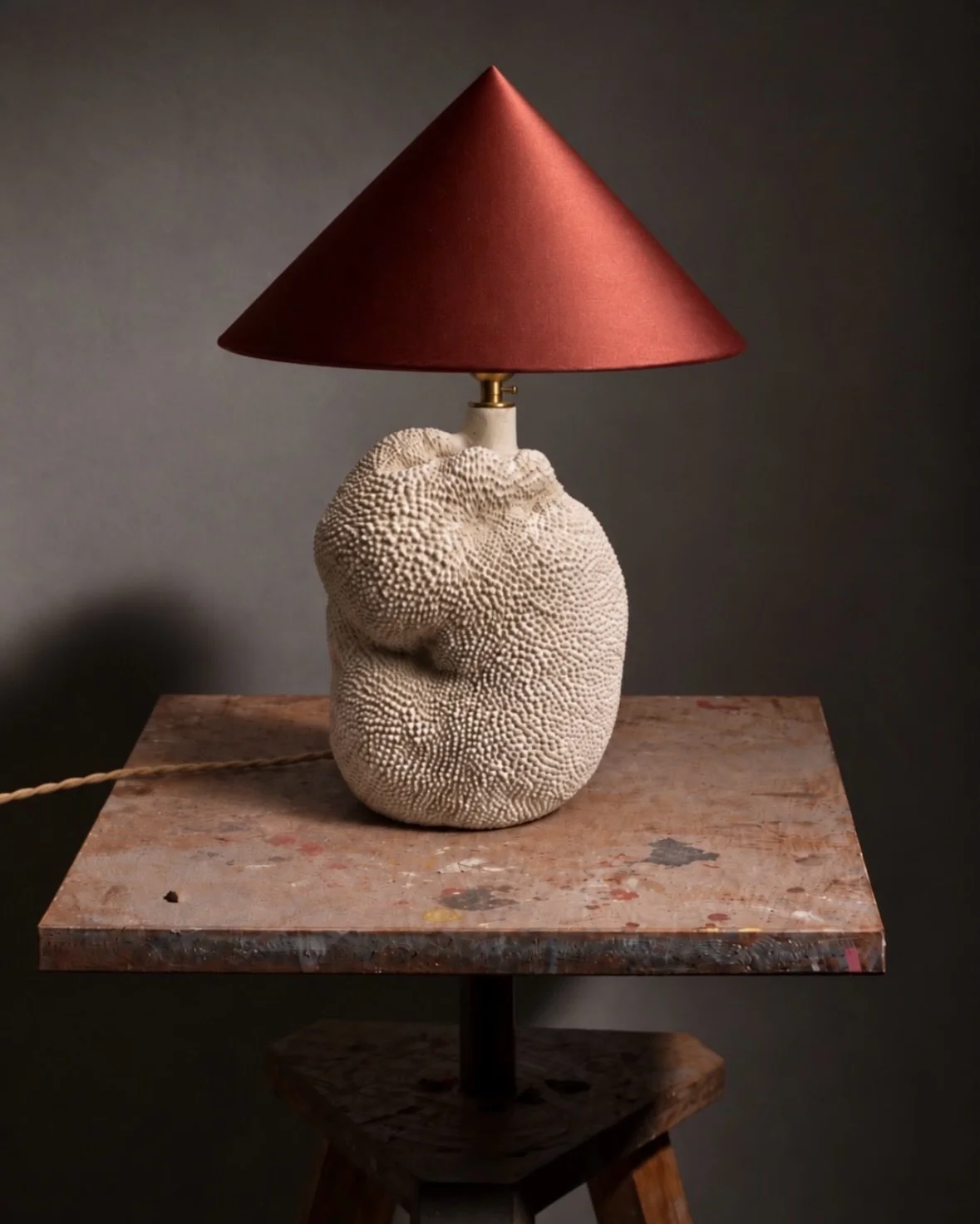 Introducing Jaca Lamp No.10: a textured ceramic base paired with a pointed lampshade by Swedish atelier @dinlampa 🫶🏼