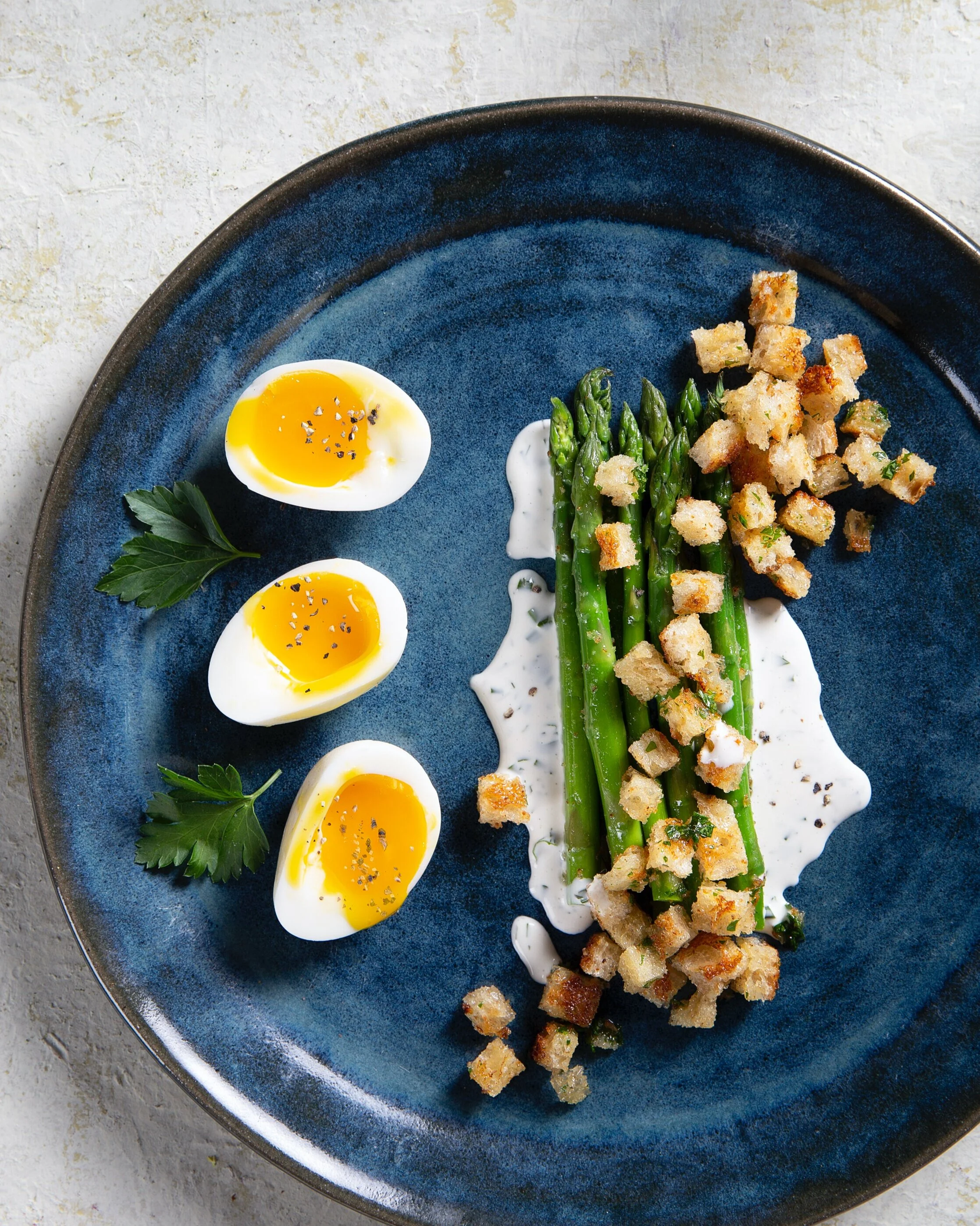 Asparagus and Soft-Boiled Egg with Buttermilk Dressing
