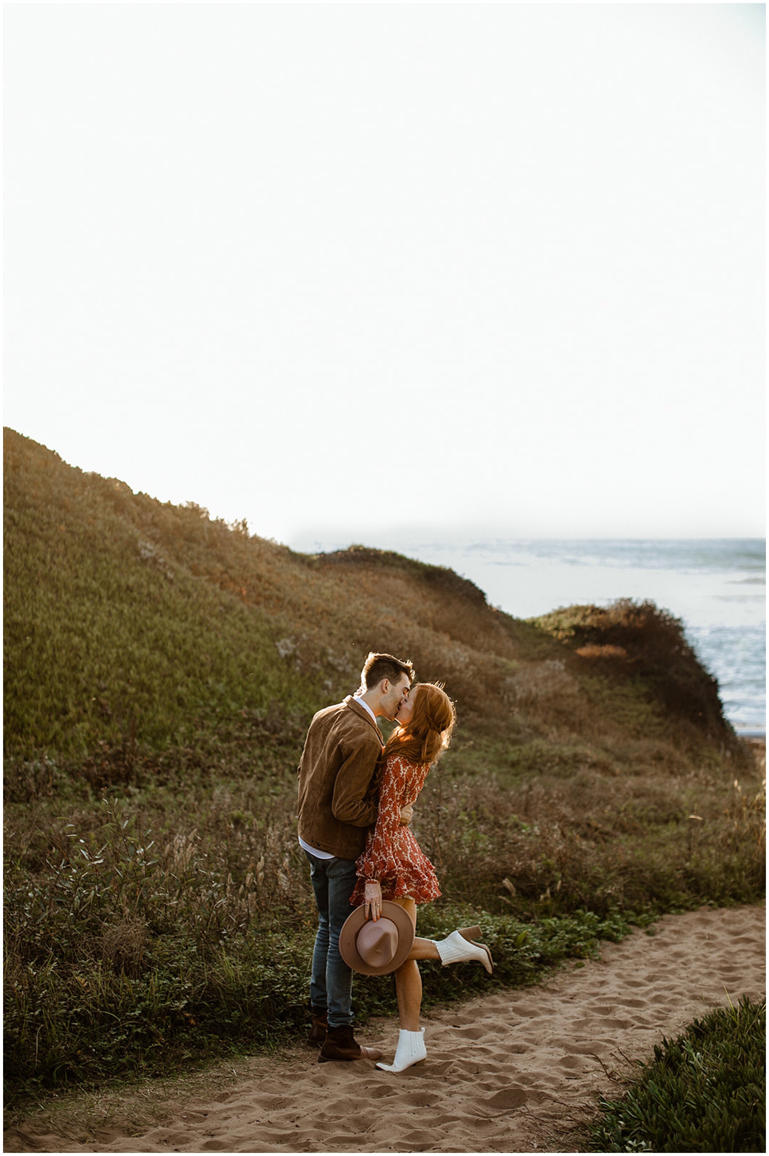 couple kissing in mountains