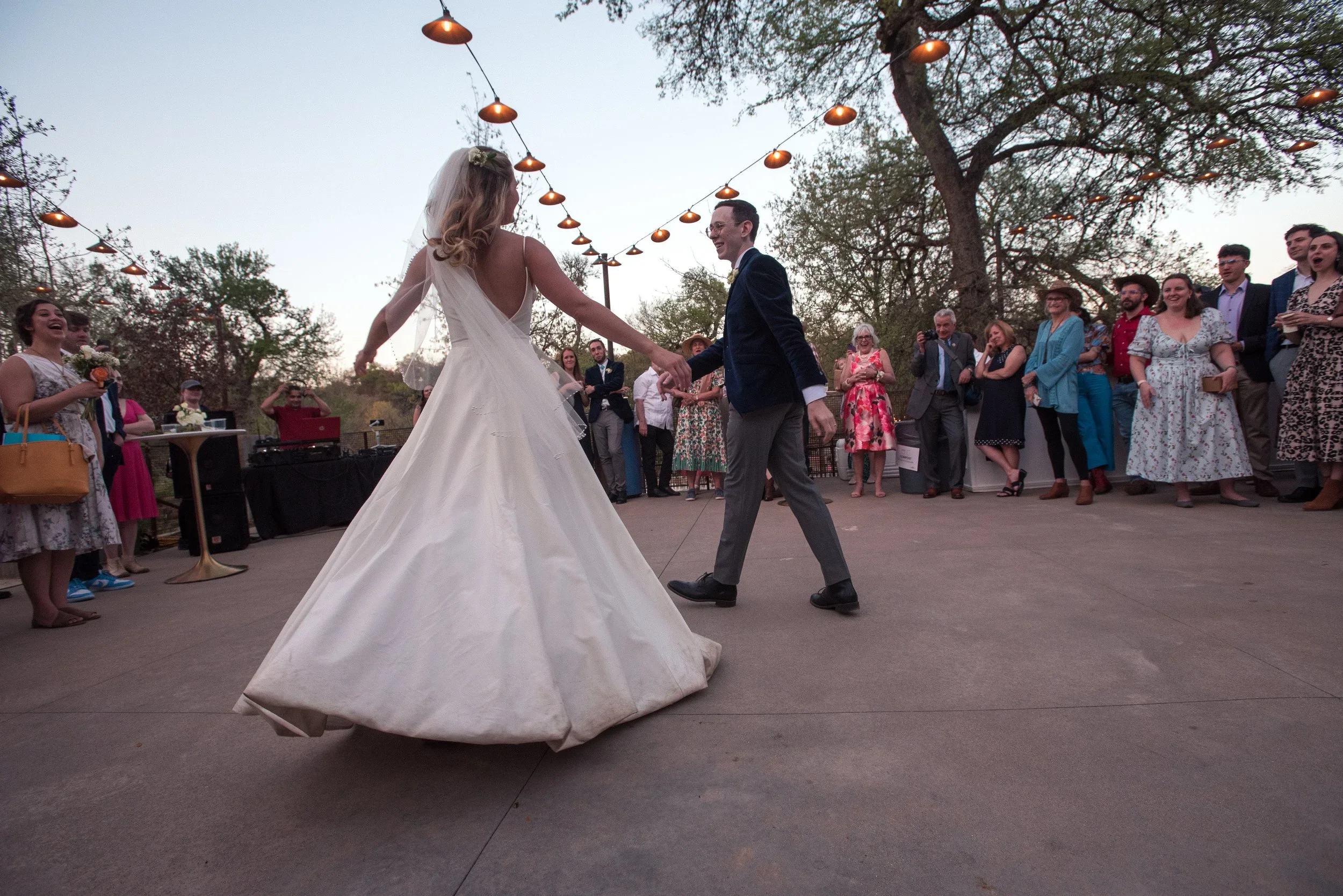 Peaseful Wedding - Dancing.webp