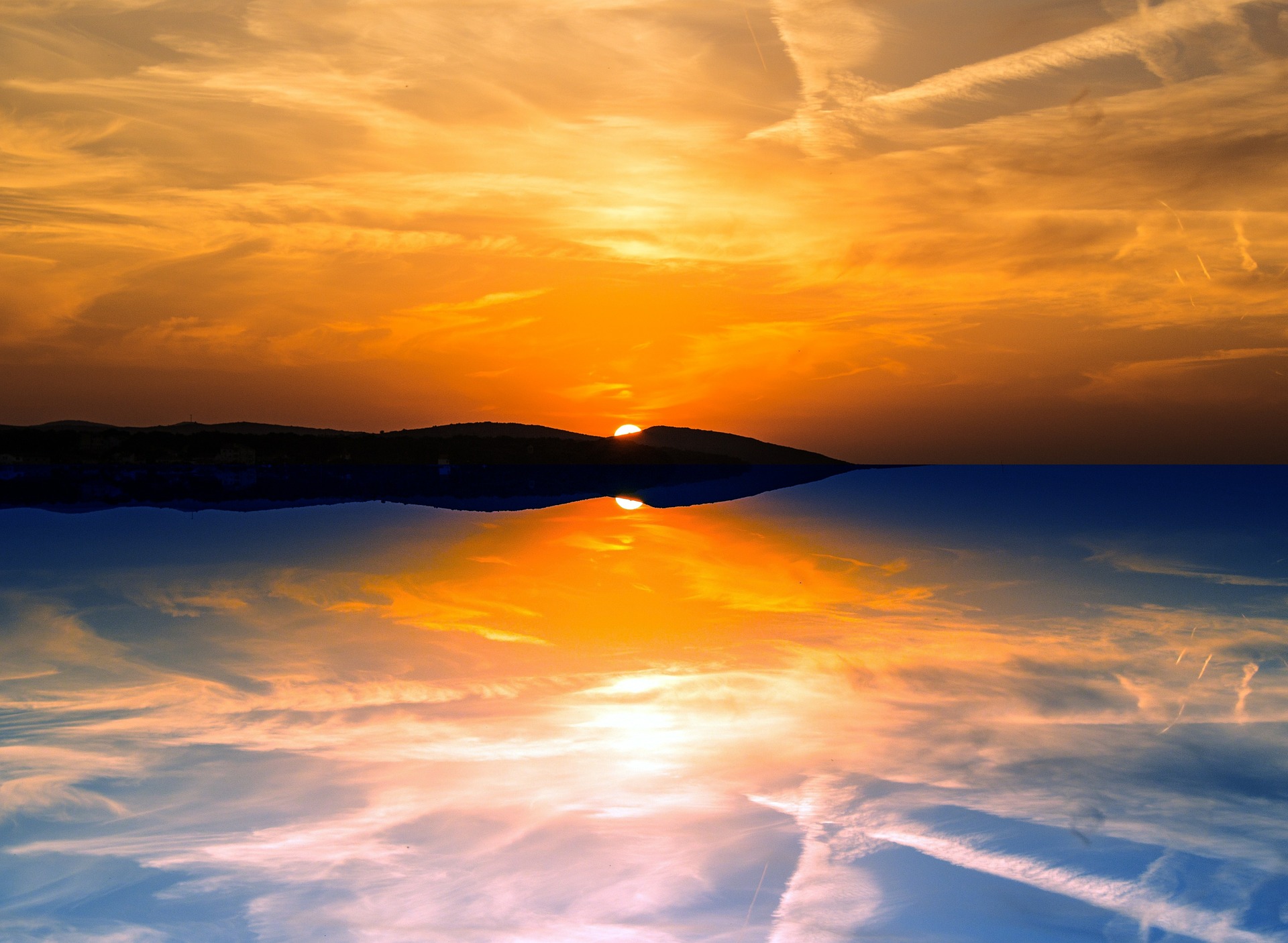 EveningMirror.Blizniak.Pixabay.jpeg