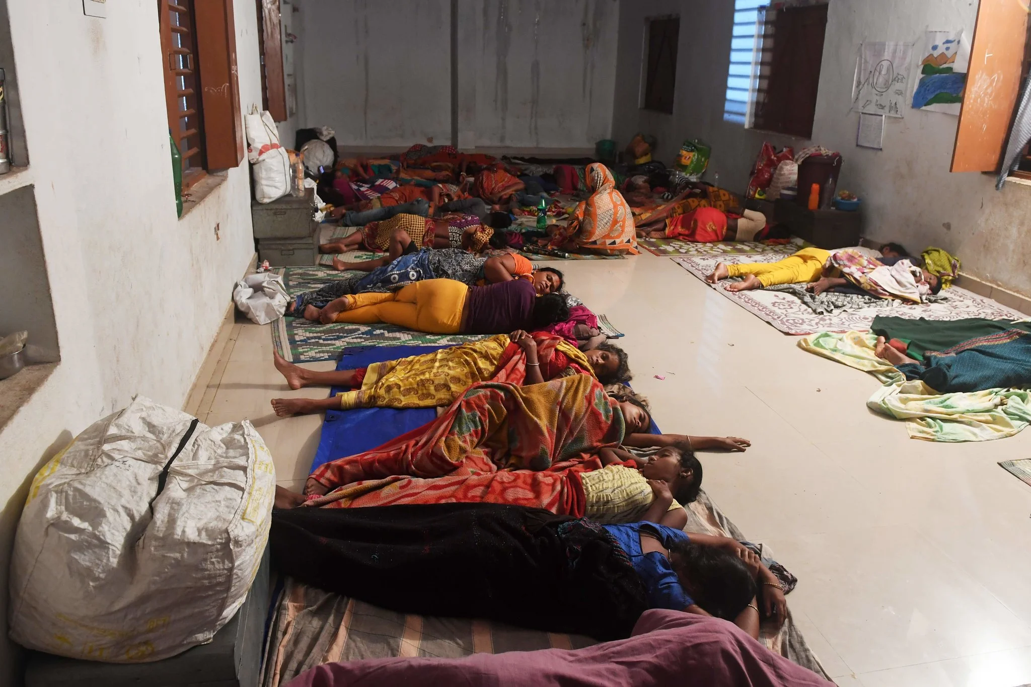 A cyclone relief shelter in Puri on Friday. Credit Dibyangshu Sarkar/Agence France-Presse — Getty Images