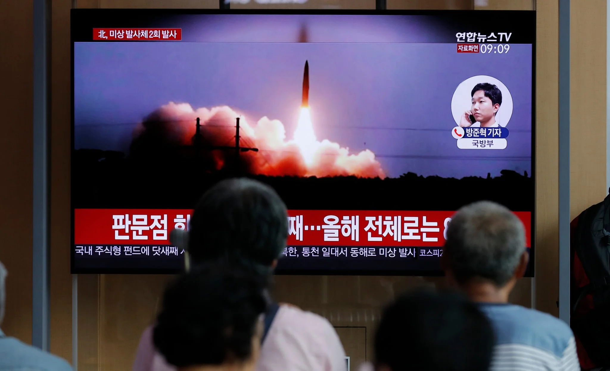 People watching a news program reporting about North Korea firing projectiles into the sea on Friday. Credit Lee Jin-Man/Associated Press