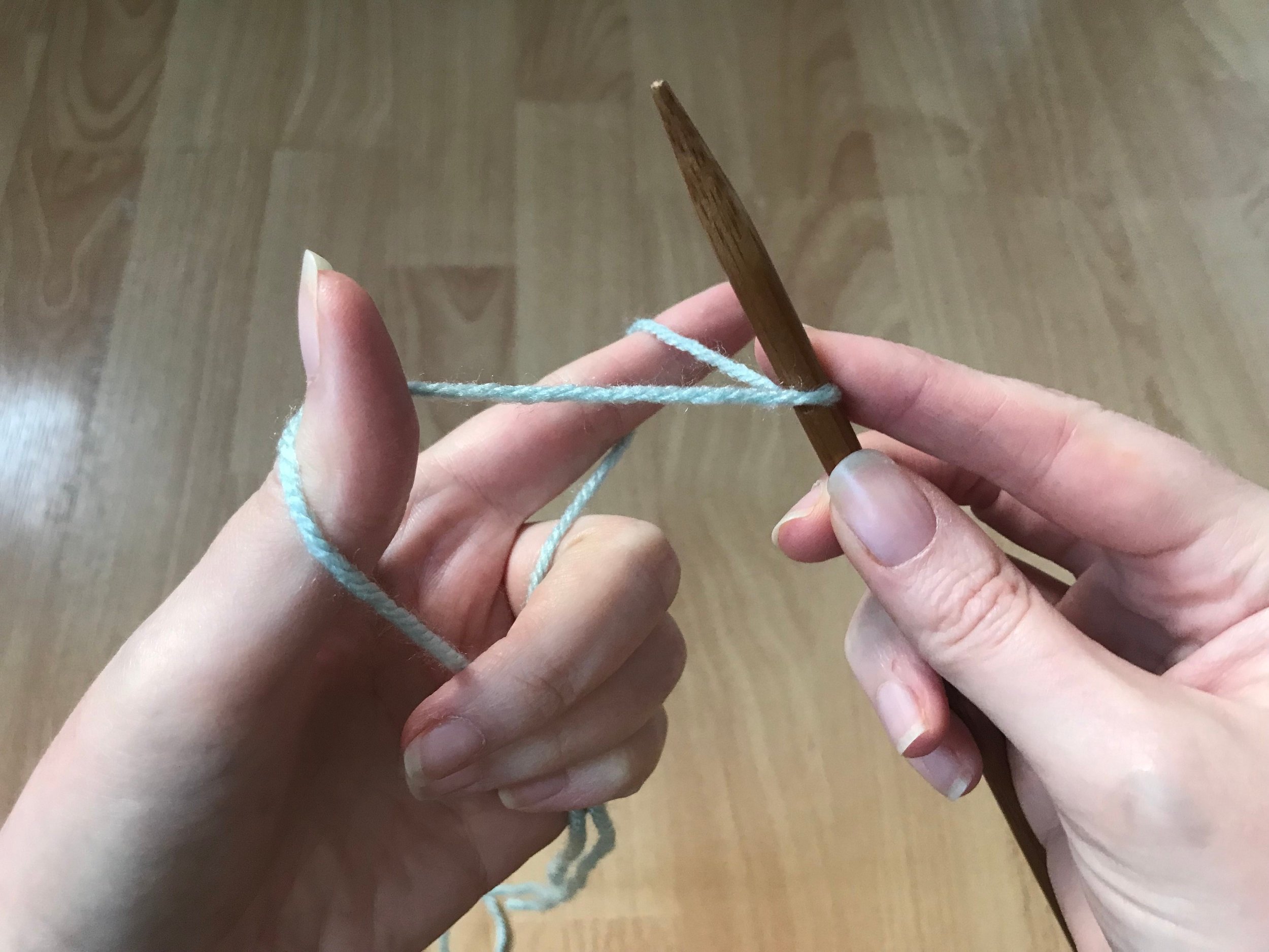 Circular Knitting Needles for Beginners part 1: How to do the Long Tail  Cast On 