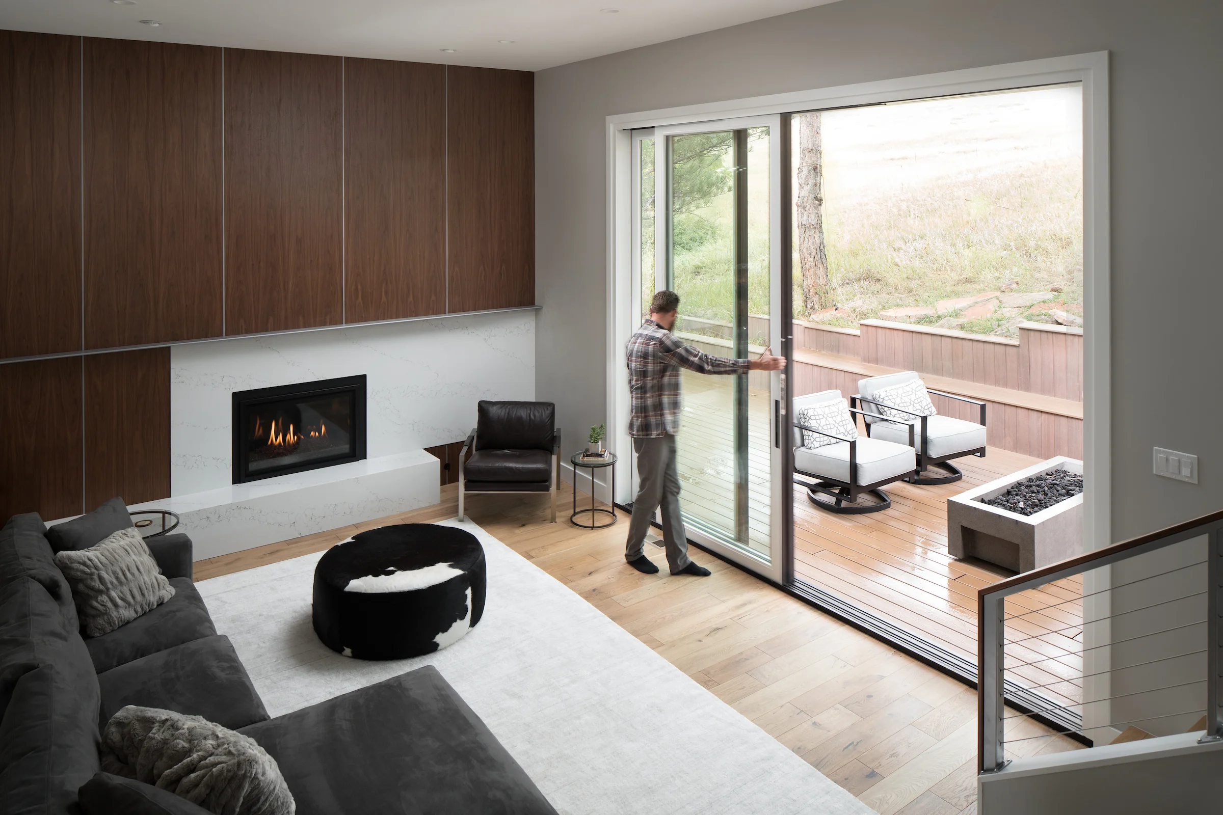 1133-Woodland-Livingroom-2-Door-Open.jpg