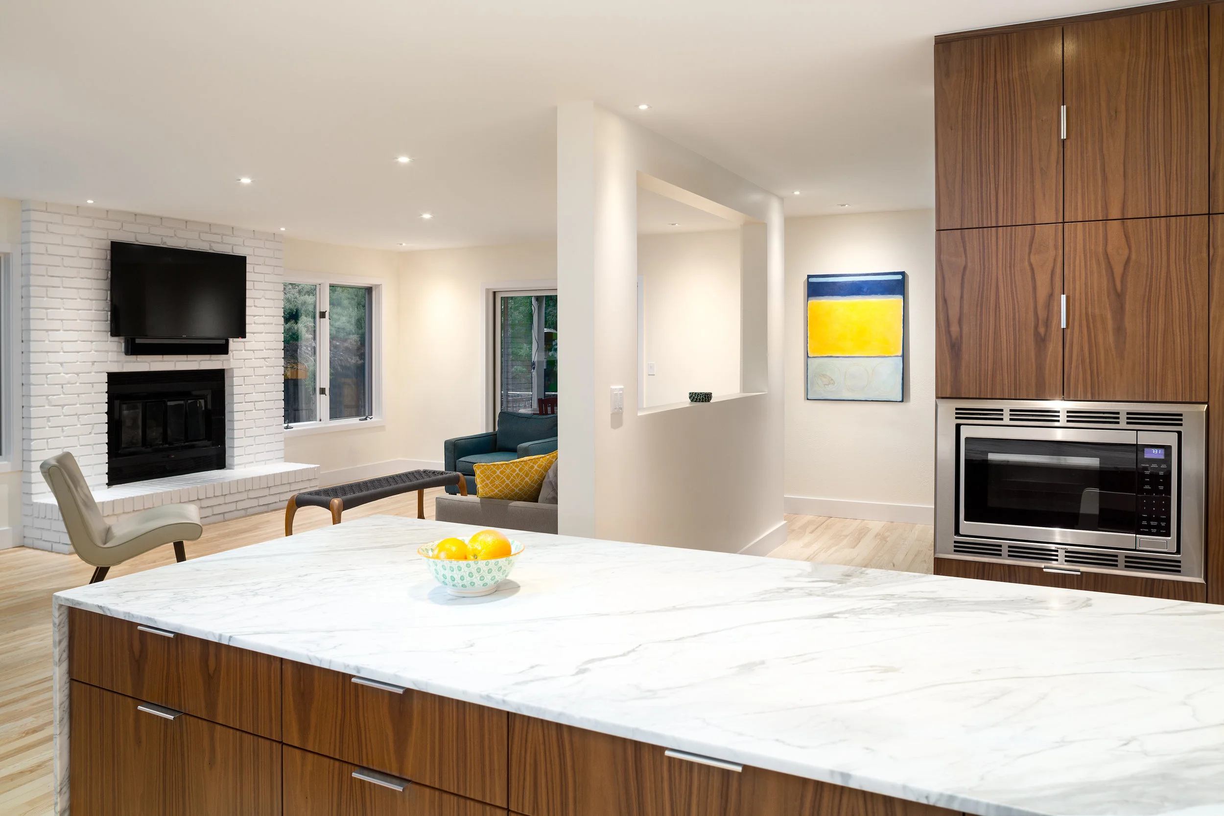 505-Kalmia-Kitchen,-Livingroom-Lights-ON.jpg