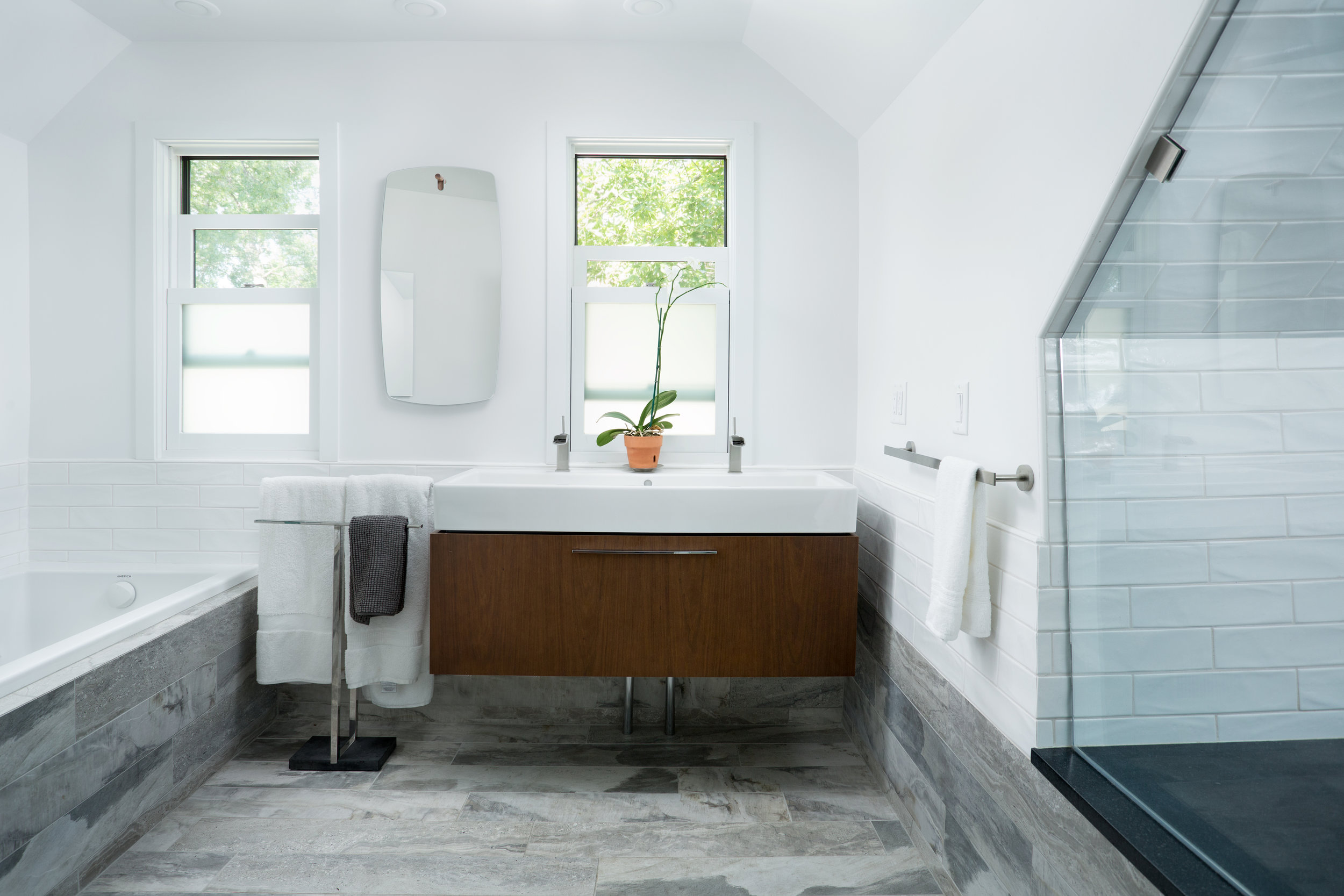 2021-Mapleton-Upstairs-Bath-2.jpg
