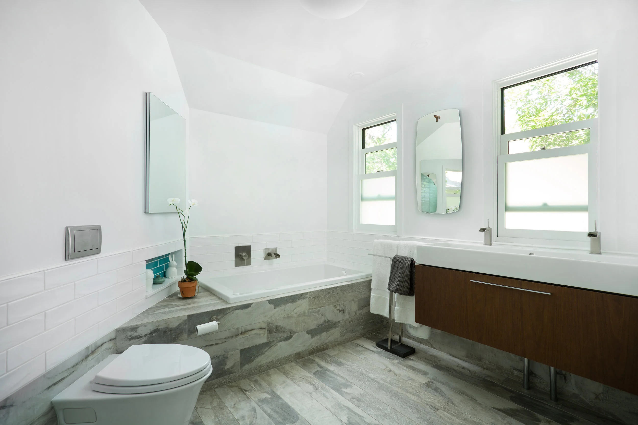 2021-Mapleton-Upstairs-Bath.jpg