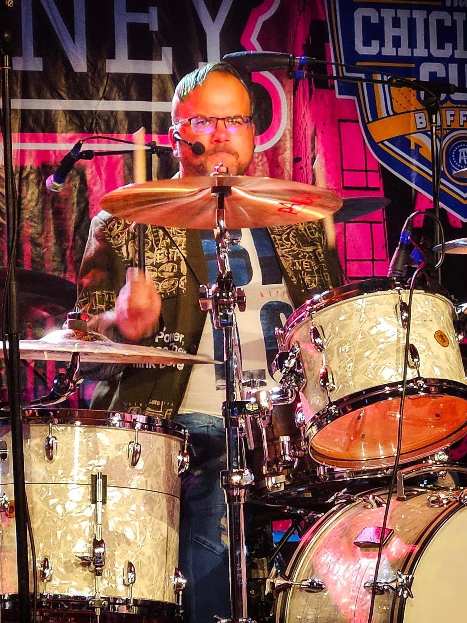  Maz came highly recommended as a superb drummer and a talented singer, making him a perfect candidate for the drumming/singing Humen position! 