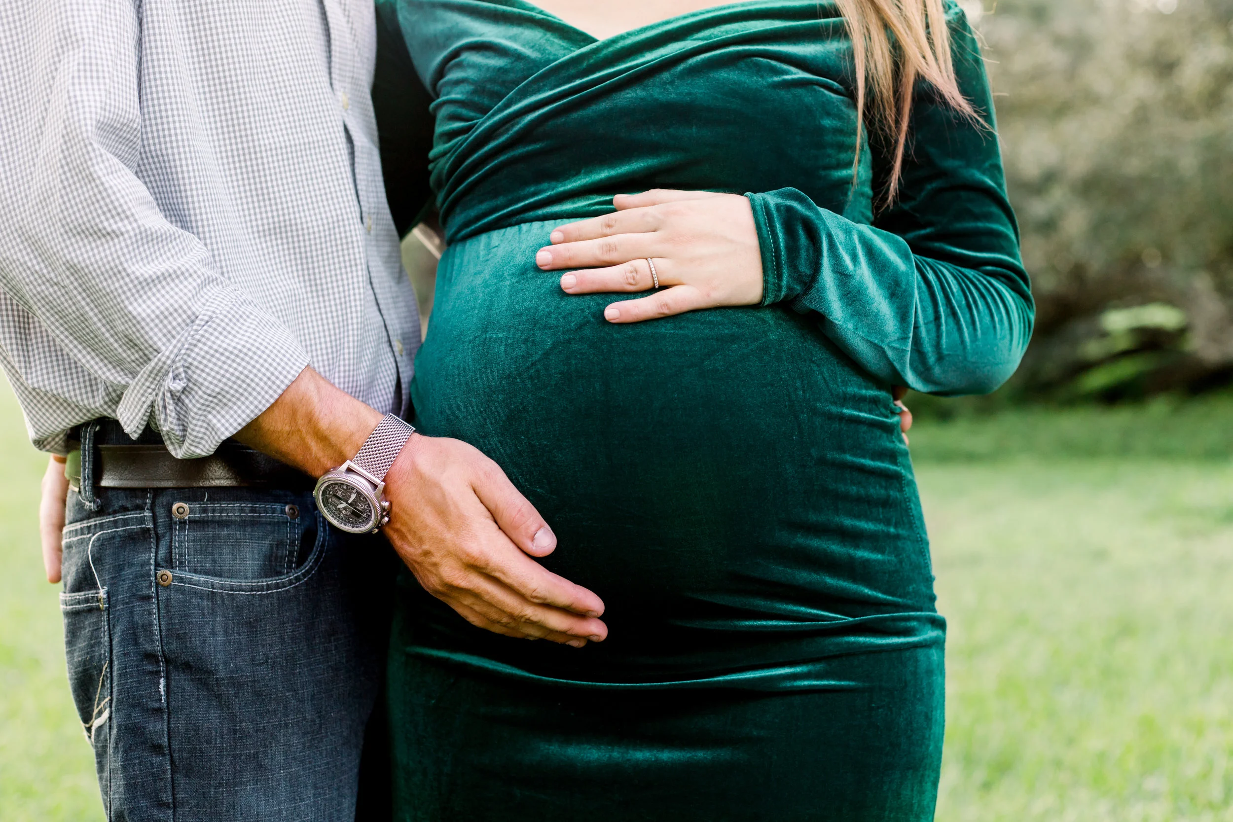 green-velvet-maternity-dress-fashion-photography-alexis-belli-florida-photographer