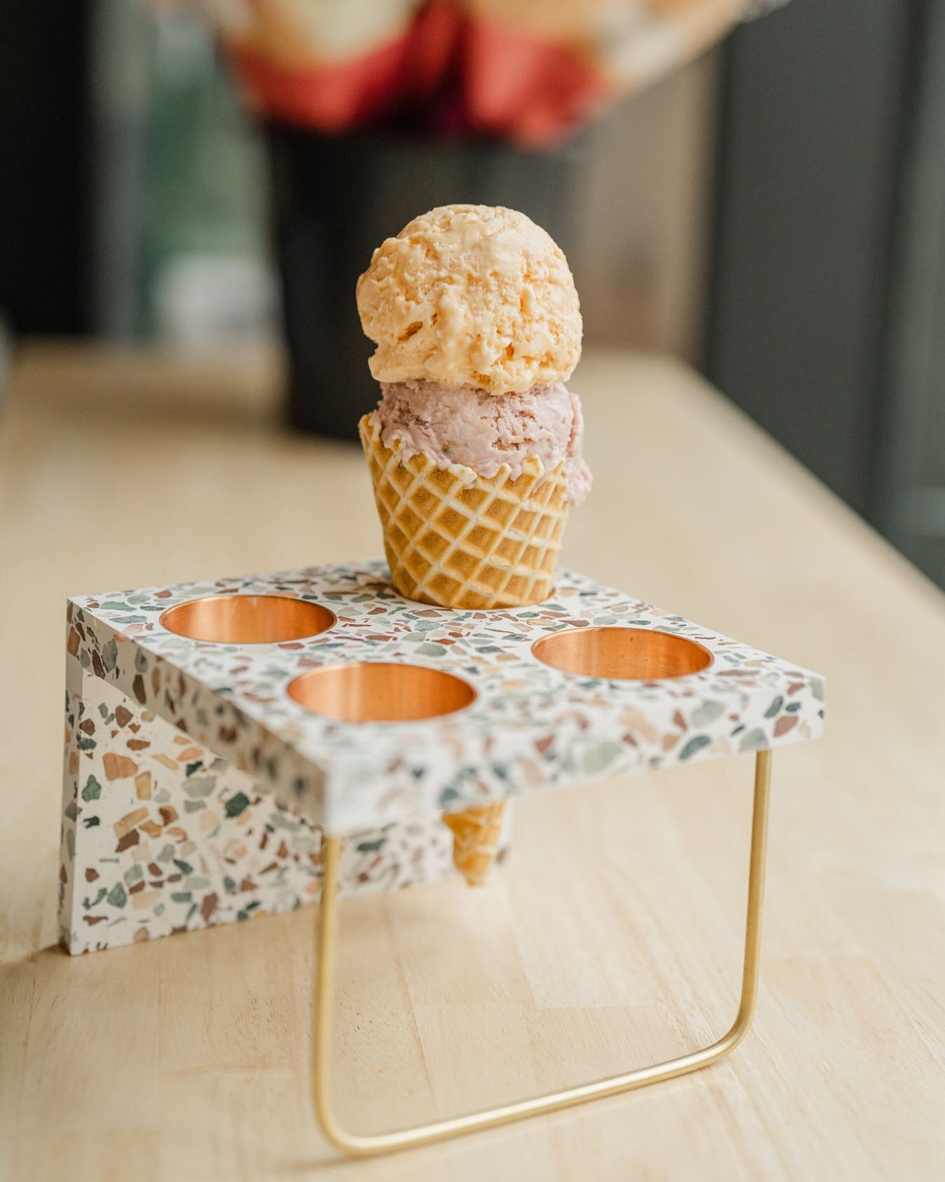 This post goes out to those who&rsquo;ve discovered that a double scoop Rose Cr&egrave;me Br&ucirc;l&eacute;e and Lavender Shortbread is the stuff of dreams.