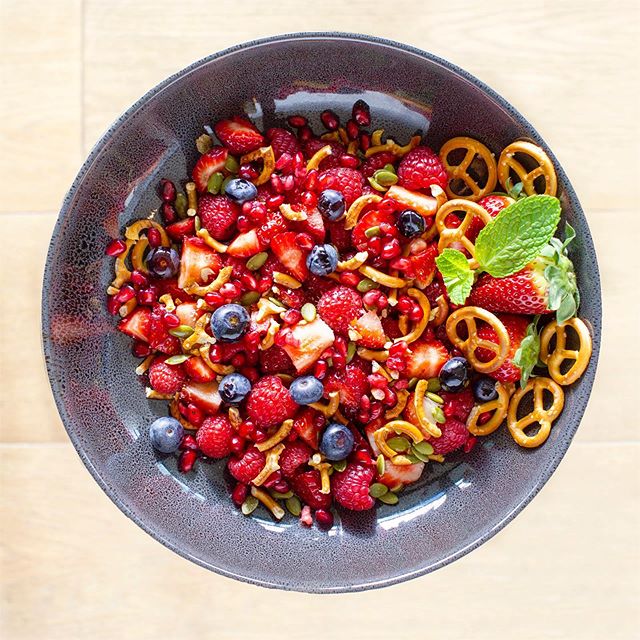 #TGIF! Think outside the box for entertaining ideas... Our new favourite is fresh berries stirred with fresh mint and pomegranate seeds. 
For a salty crunch and for something to balance the sweet fruit flavours, we add chopped pretzels. The entire di