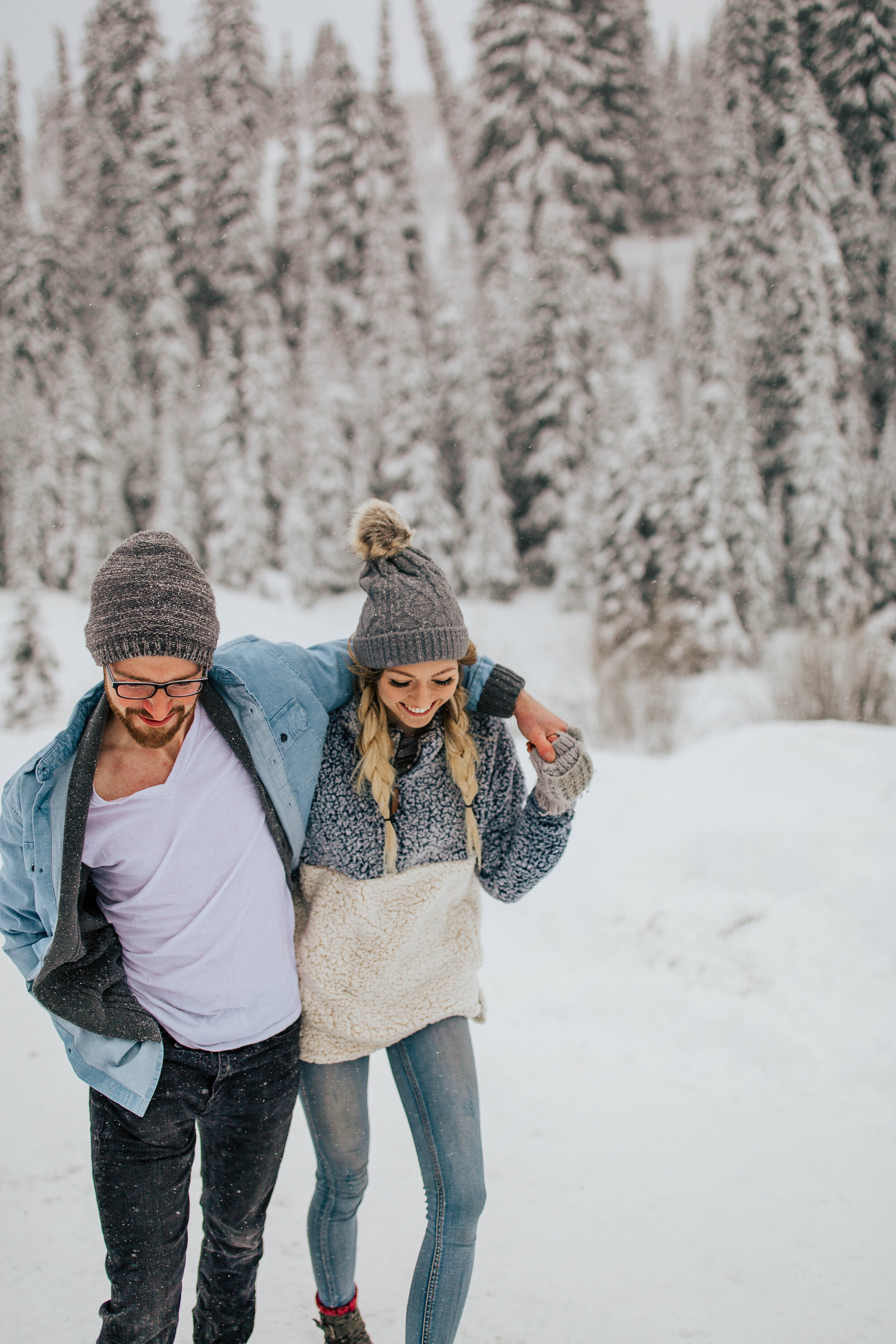 Cozy winter couple shoot beanies coats blankets snuggling snowy mountains pine trees adventurous #utahphotographer #coupleshoot #engagementsession #engagementshoot #weddingphotographer