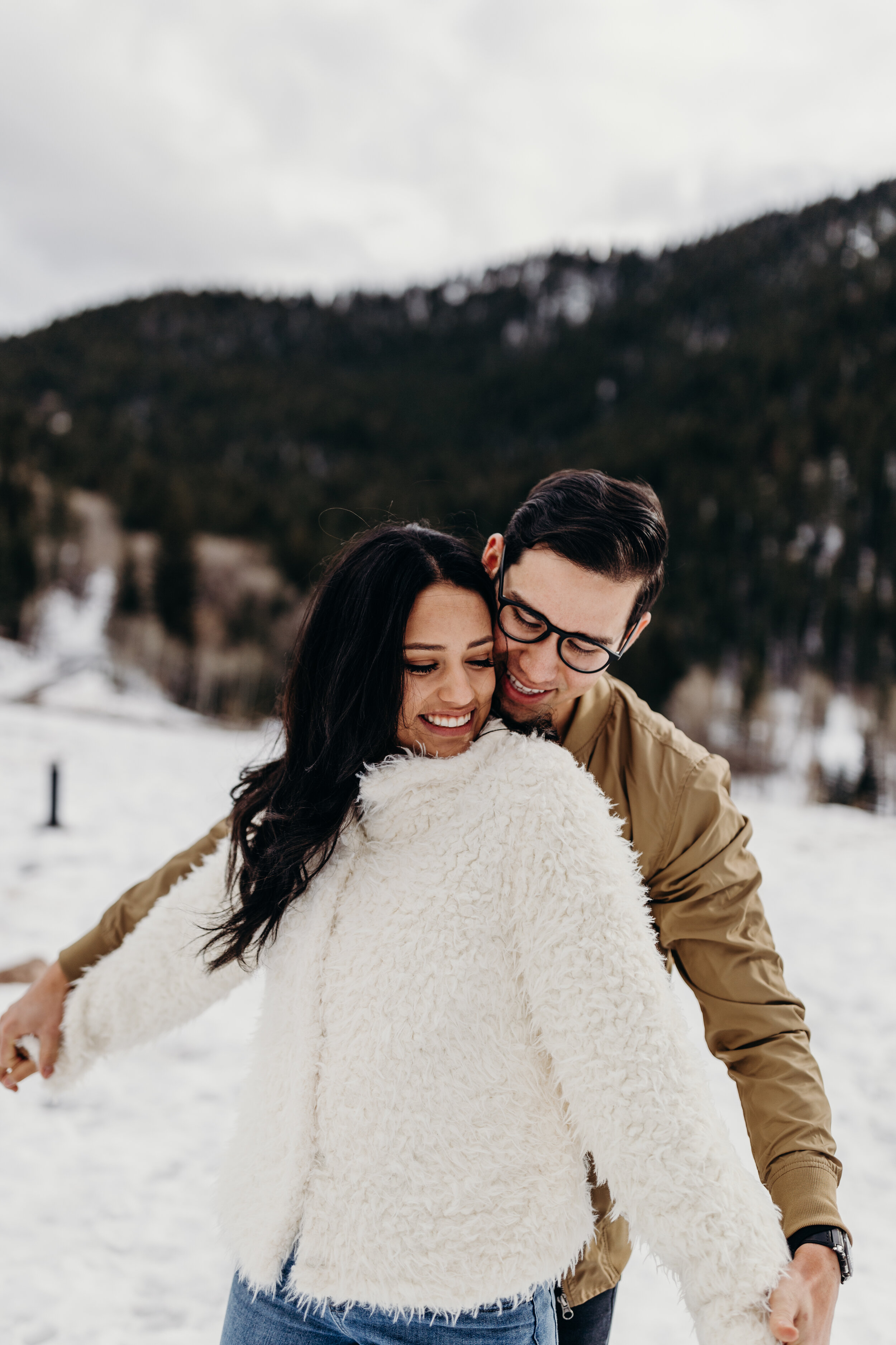 Cozy winter couple shoot snowy mountains engagement session photoshoot #coupleshoot #engagements #engagementshoot #weddingphotographer #utahphotographer
