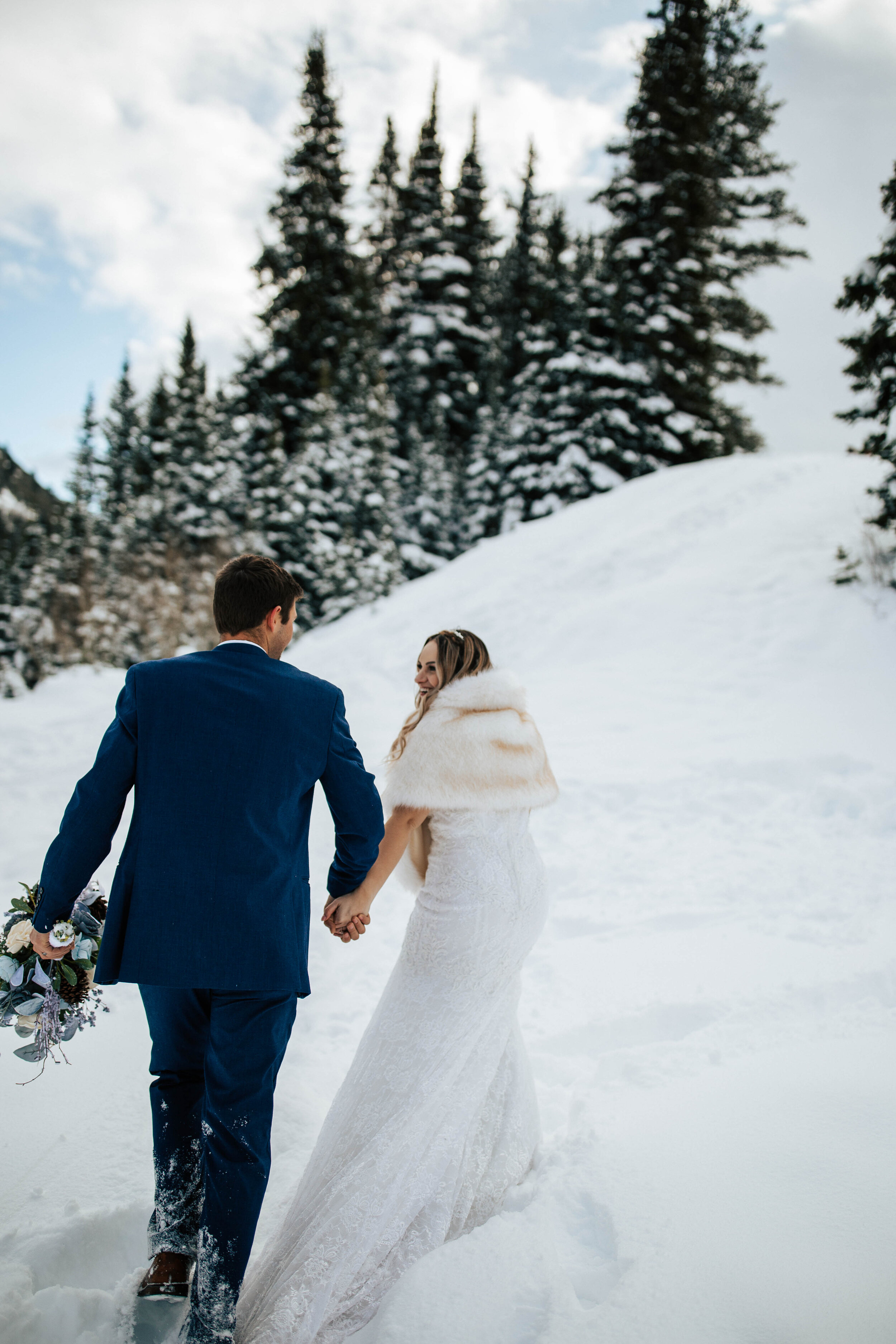 Wedding couple winter wedding bridals snow #winterwedding #weddingphotographer #bridals #bridalshoot #coupleshoot photoshoot running away