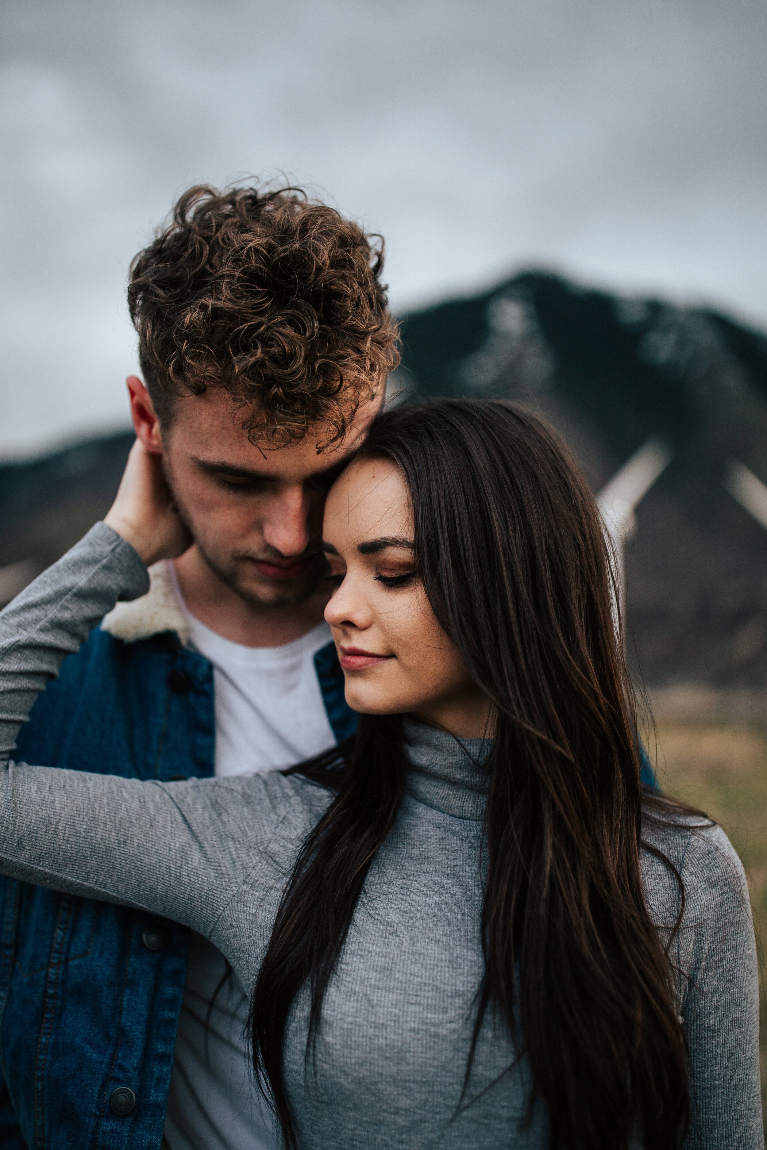 Windy overcast moody couple session. Utah engagements young couple #utahengagements #weddingphotographer #oregonphotographer #coupleshoot