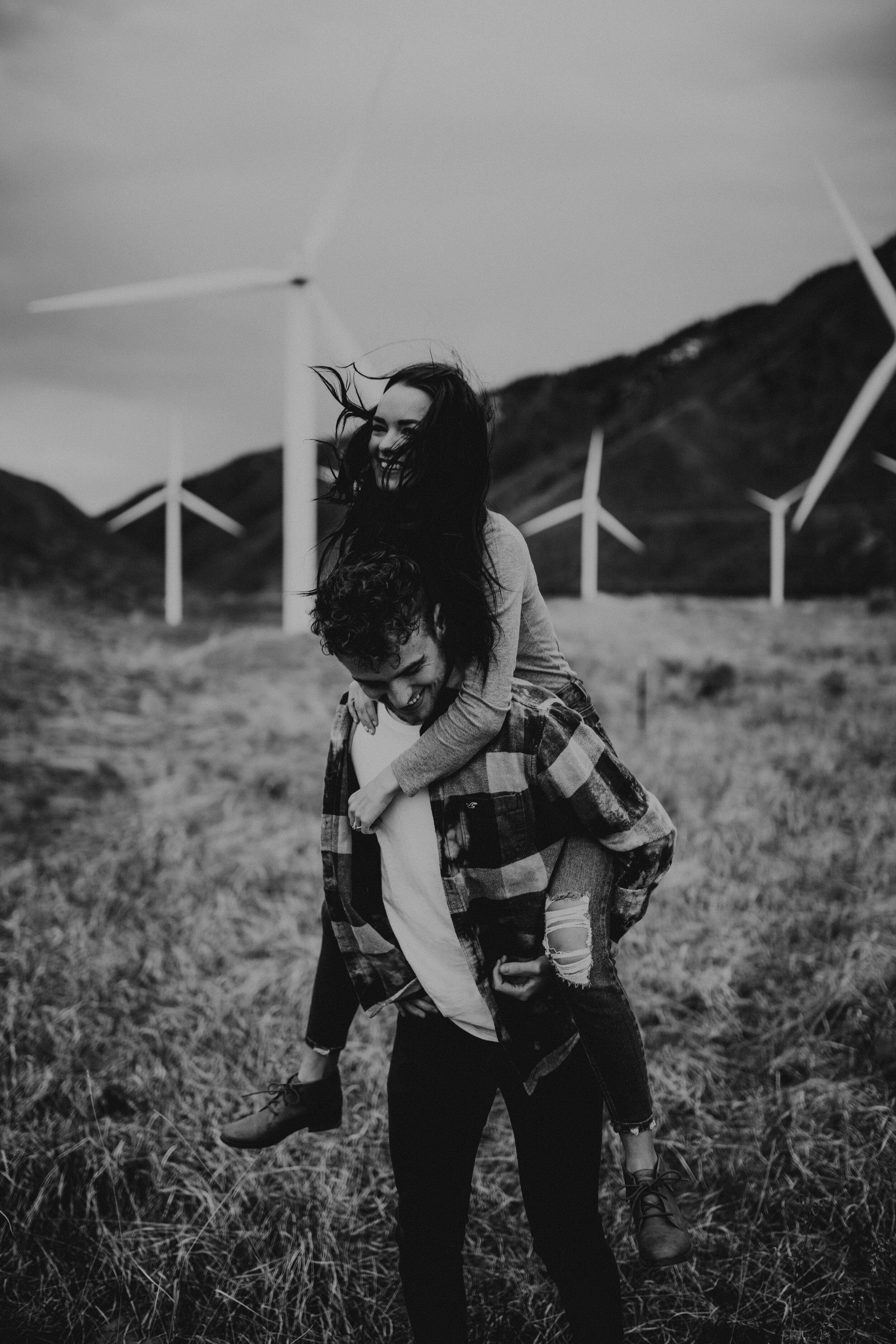 Windy overcast moody couple session. Utah engagements young couple #utahengagements #weddingphotographer #oregonphotographer #coupleshoot black and white