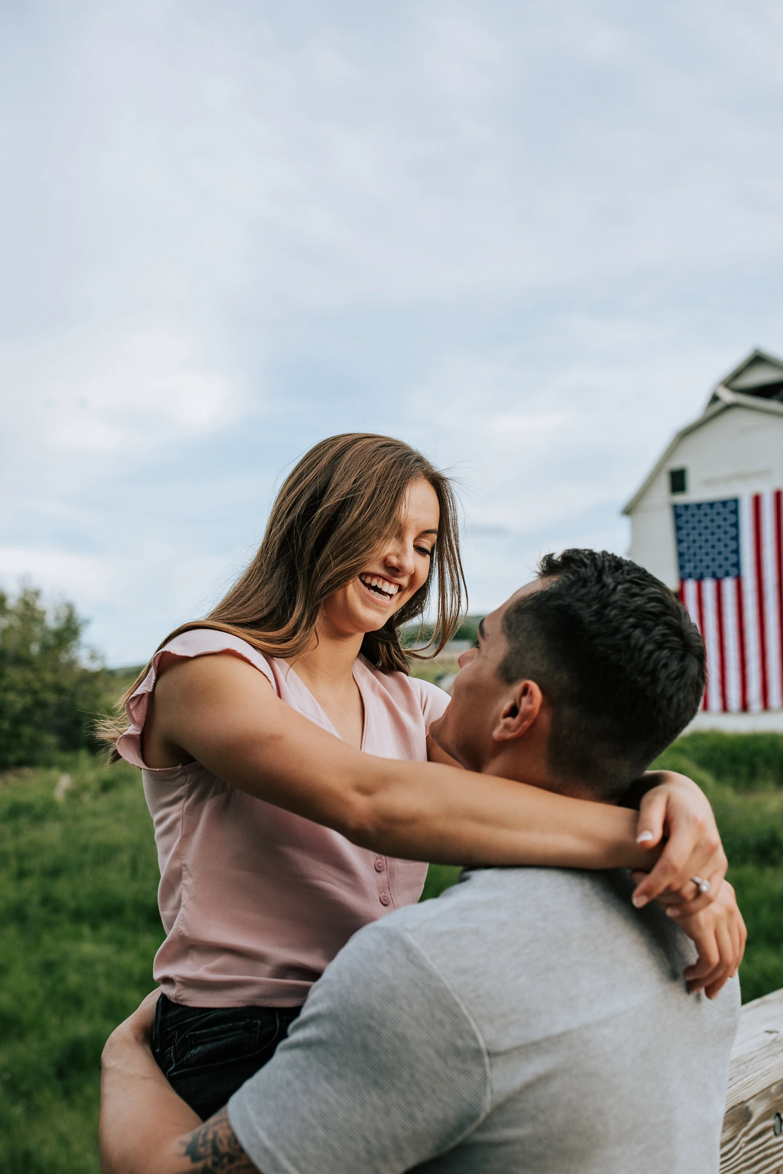 Adventurous outdoor couples shoot engagement session engagement shoot piggy back ride #utahphotographer #couplesession #engagementsession