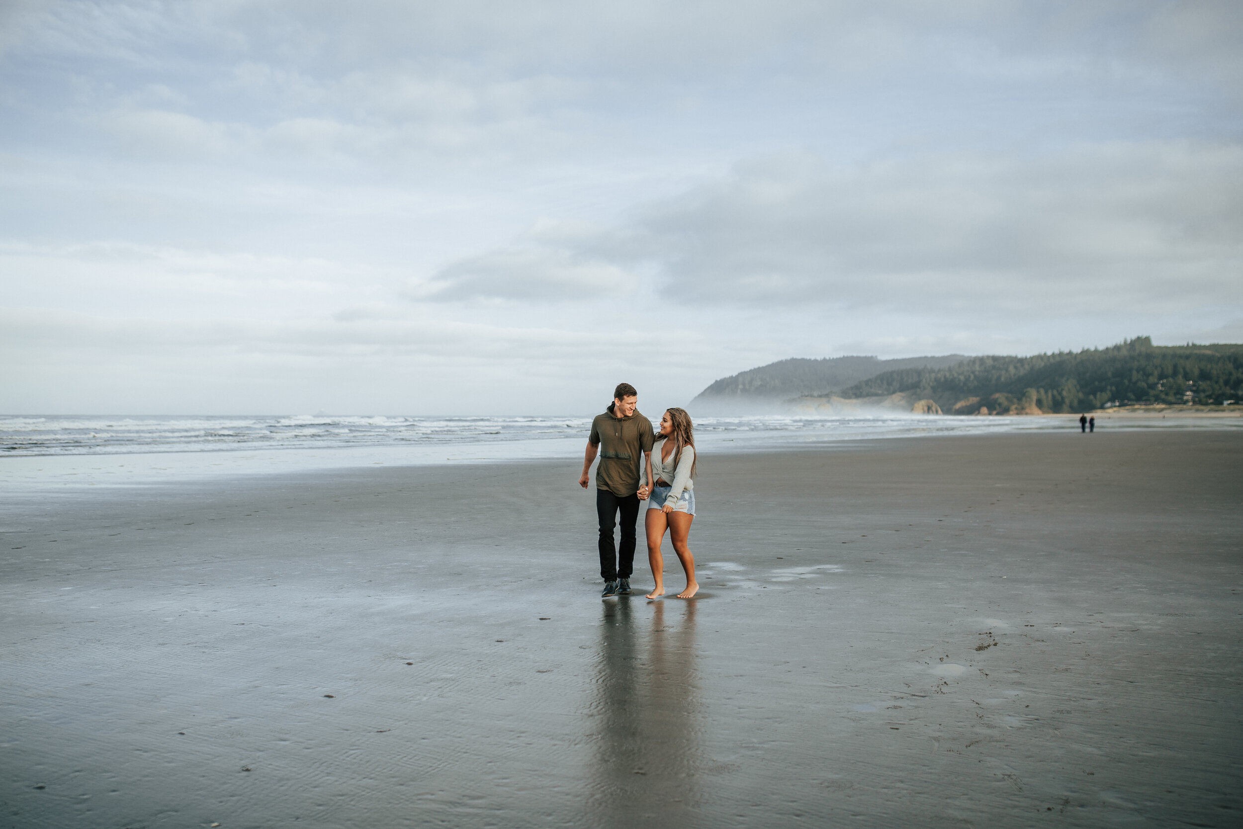 Cannon Beach Oregon coast engagement shoot Oregon elopement photographer Oregon wedding photographer beach couples shoot #oregonphotographer #engagements #coupleshoot