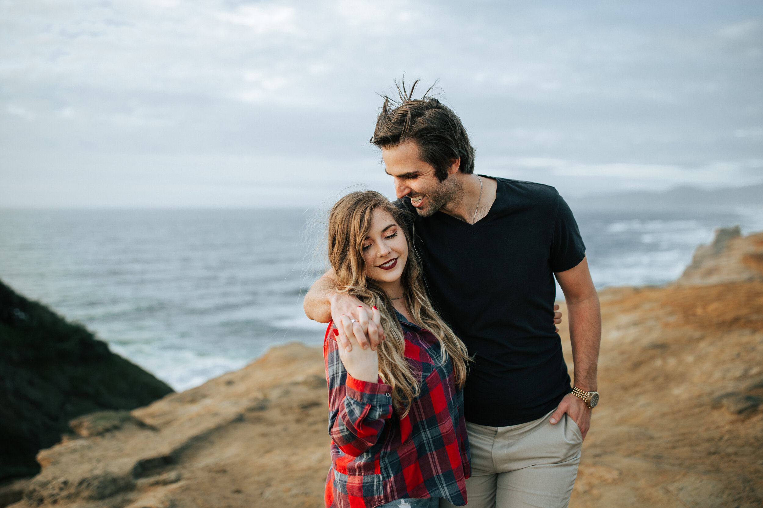  Photographers in Oregon elopement beach photography Oregon engagement shoot Oregon coast couples shoot gorgeous couple posing for an engagement session on the beautiful Oregon coast  Portland photographer #elopementphotographer #weddingphotographer 