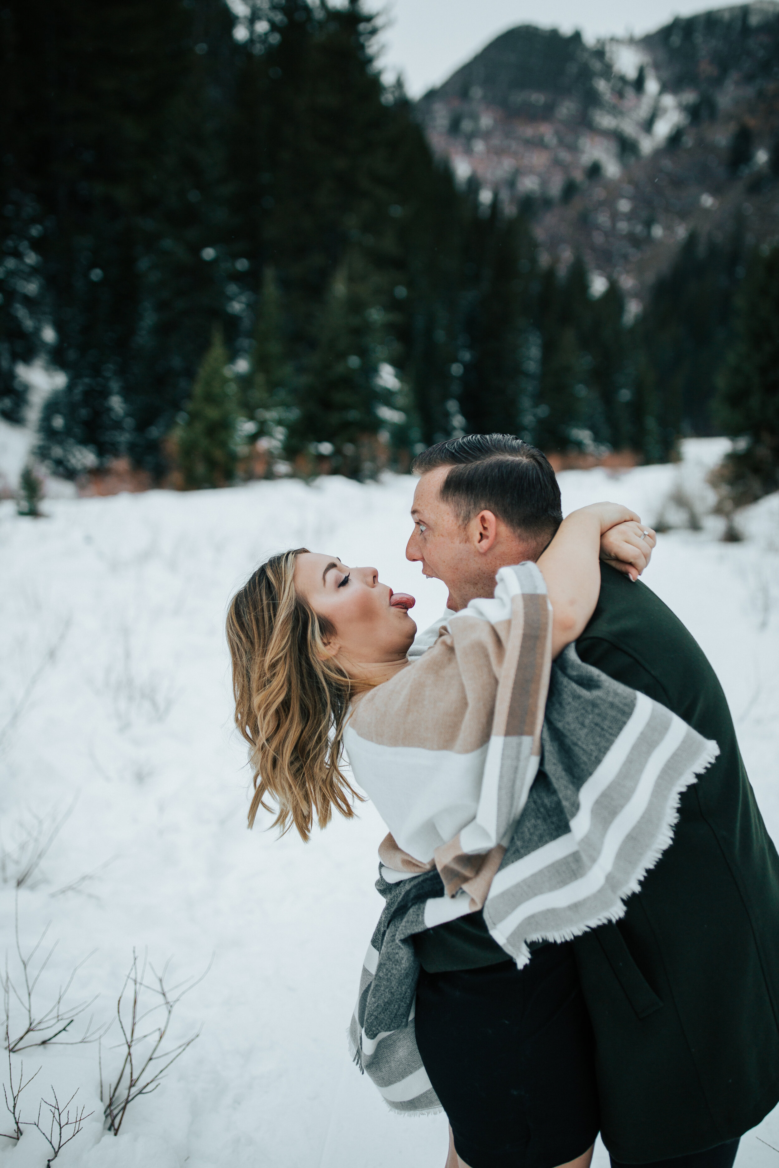 Winter engagement session in Park City, Utah engagements in the mountains snowy couples shoot #engagementshoot #winterengagements #couplesession #coupleshoot