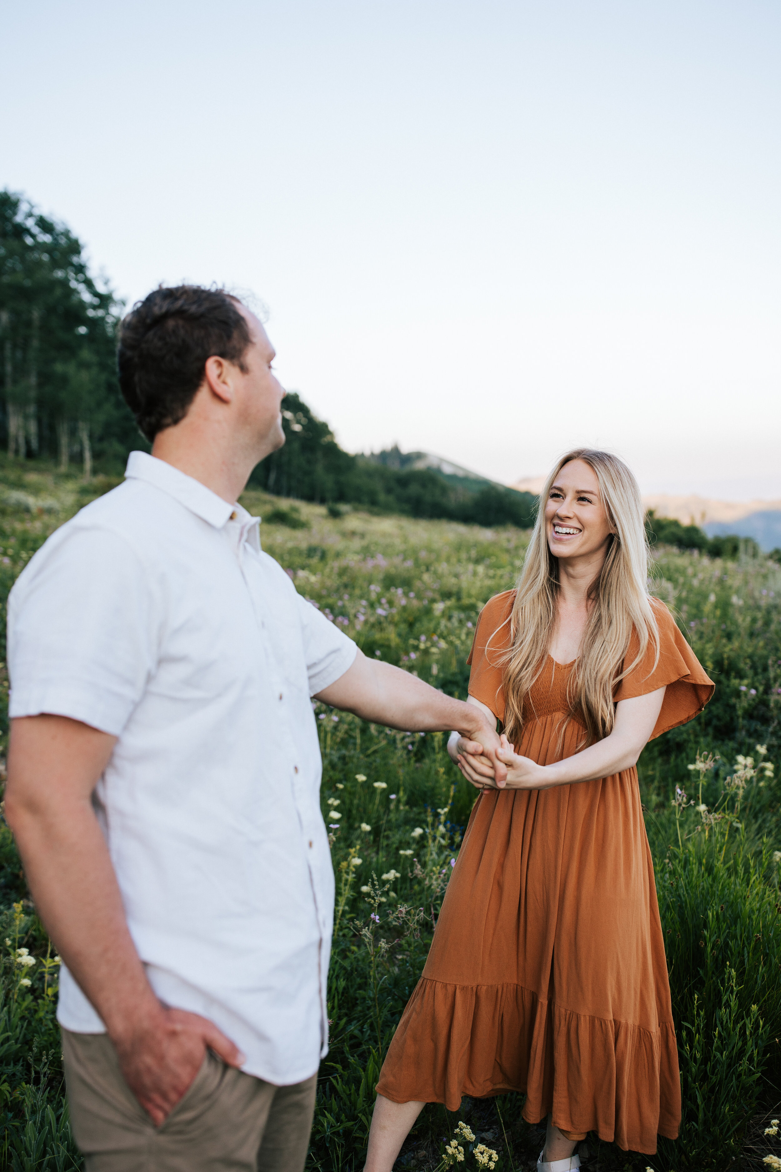  Engagement session in wildflowers in the mountains near Park City, Utah. Summertime engagement photos with mountain views. Engaged couple doing a piggyback ride in the mountains. Outfit inspo. Engagement outfits. #engagementphotos #engagements #wedd