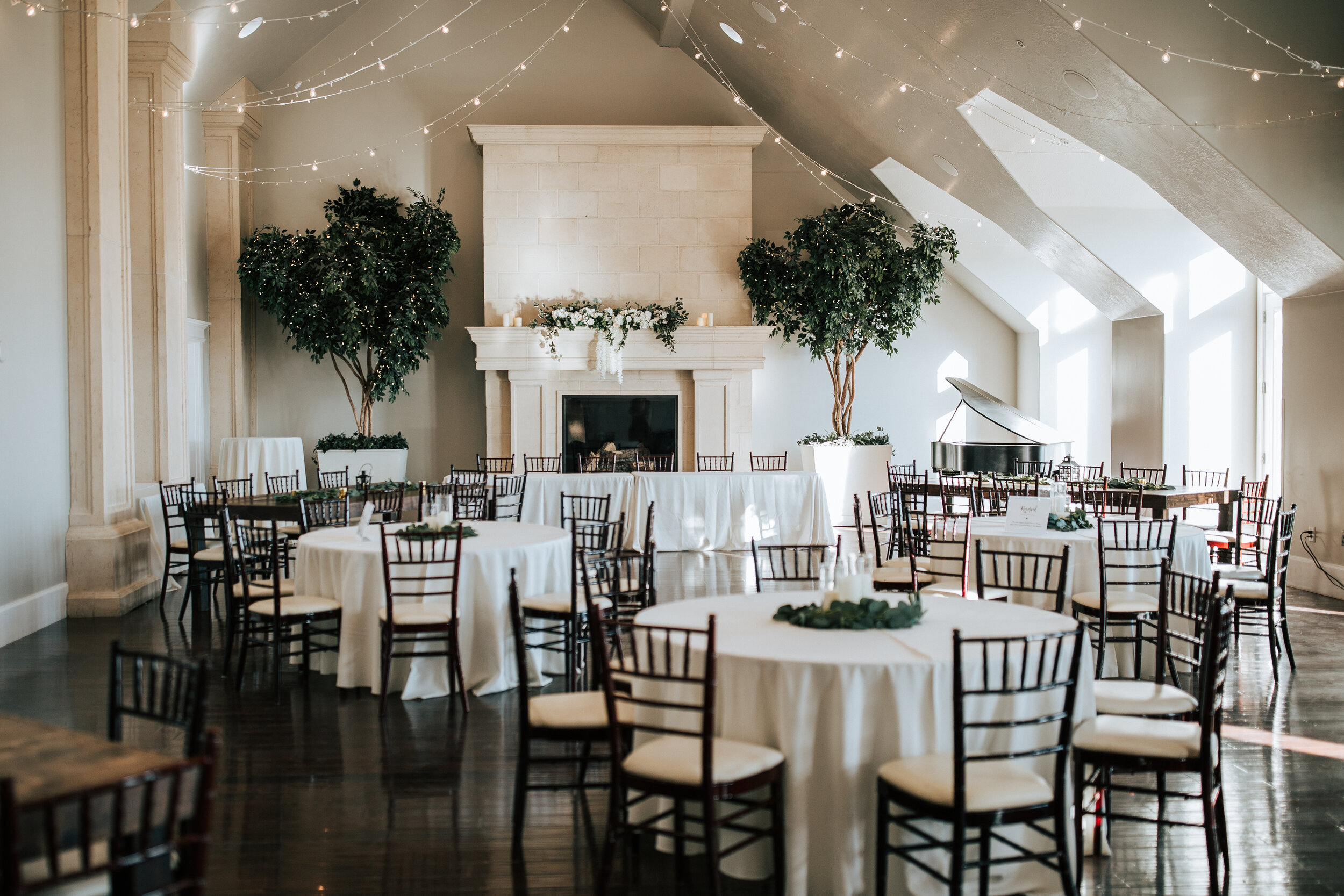  Stunning shot of Sleepy Ridge Golf Course set up for a wedding with black chairs and white table cloths by wedding photographer Emily Jenkins Photography. white tables black chairs fireplace mantel floral arrangement #emilyjenkinsphotography #emilyj