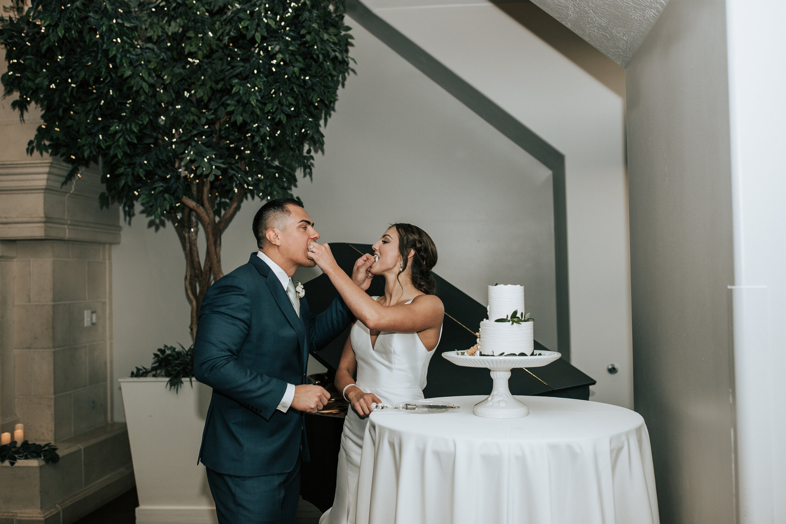  Bride and groom feeding each other wedding cake at Sleepy Ridge Golf Course in Utah County captured by Emily Jenkins Photography. classy cake eating feeding the wedding cake sleek modern wedding dress #emilyjenkinsphotography #emilyjenkinsweddings #