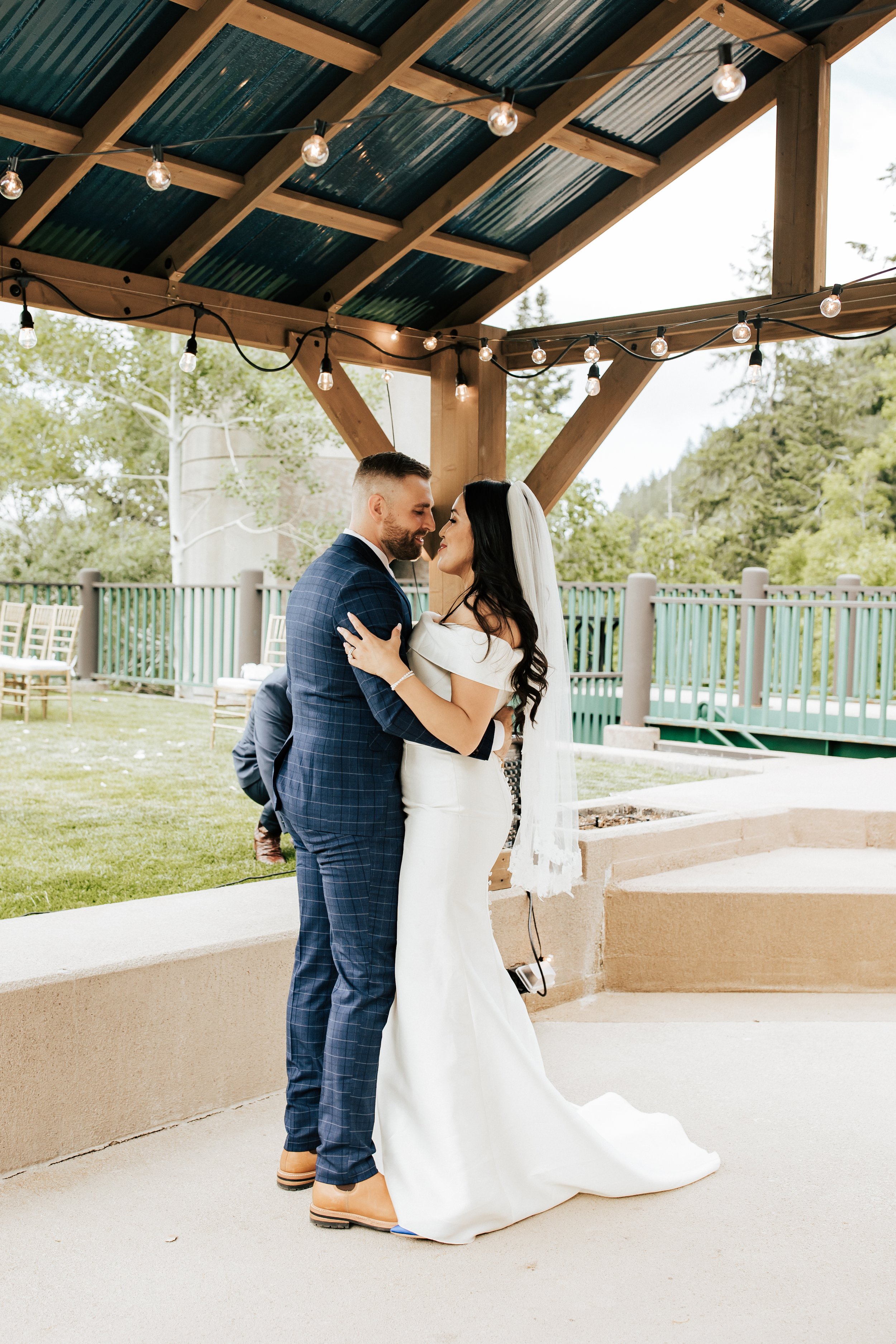  Couple’s first dance as husband and wife at their wedding. Bride and groom dance together at wedding reception in Sundance, Utah. #weddingphotos #utahwedding 