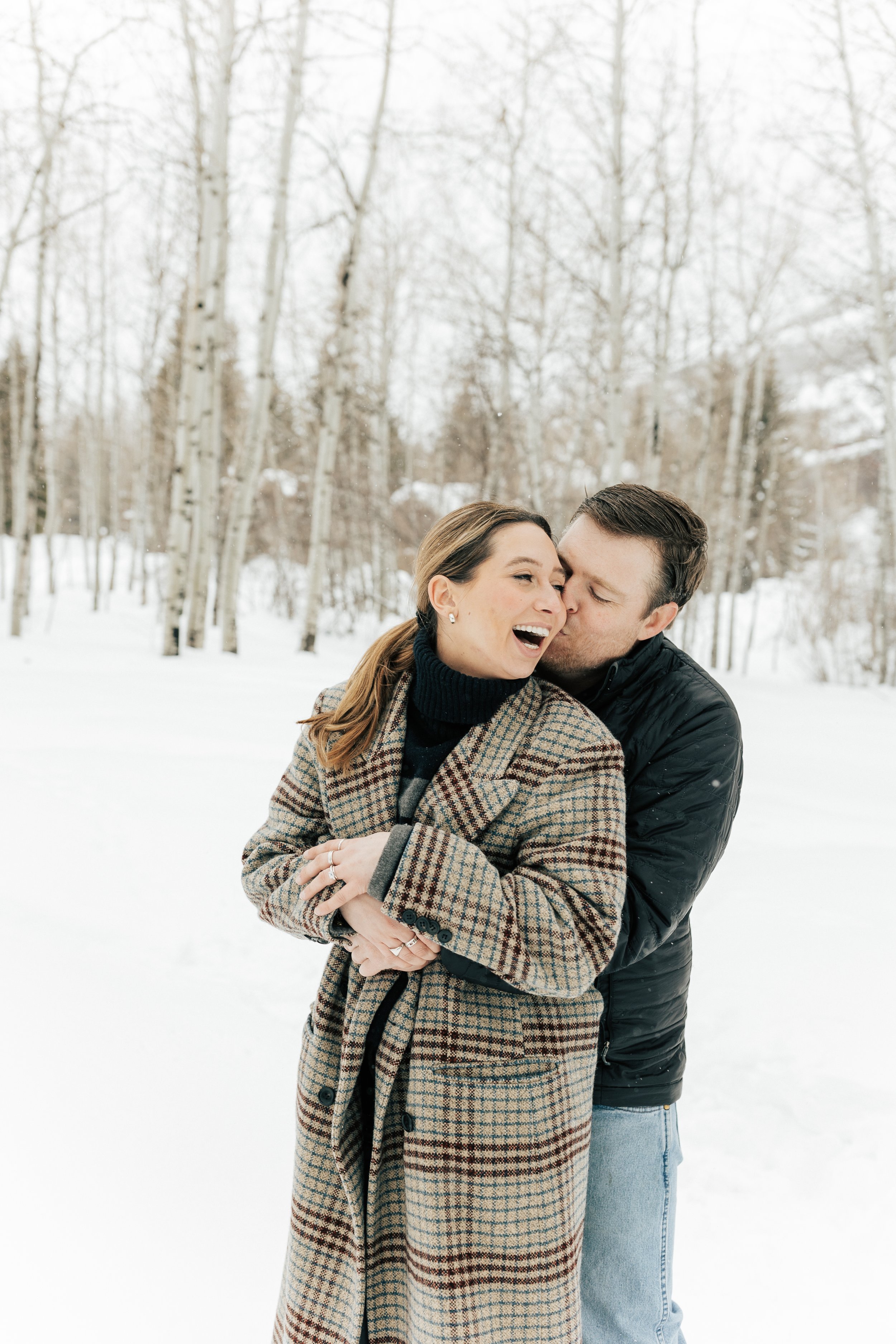  Winter engagement session in Park City, Utah. Boyfriend surprises girlfriend with wedding proposal during a snowy photoshoot. Man proposes to girlfriend. #parkcity #engagements #engagementsessionn #proposal 