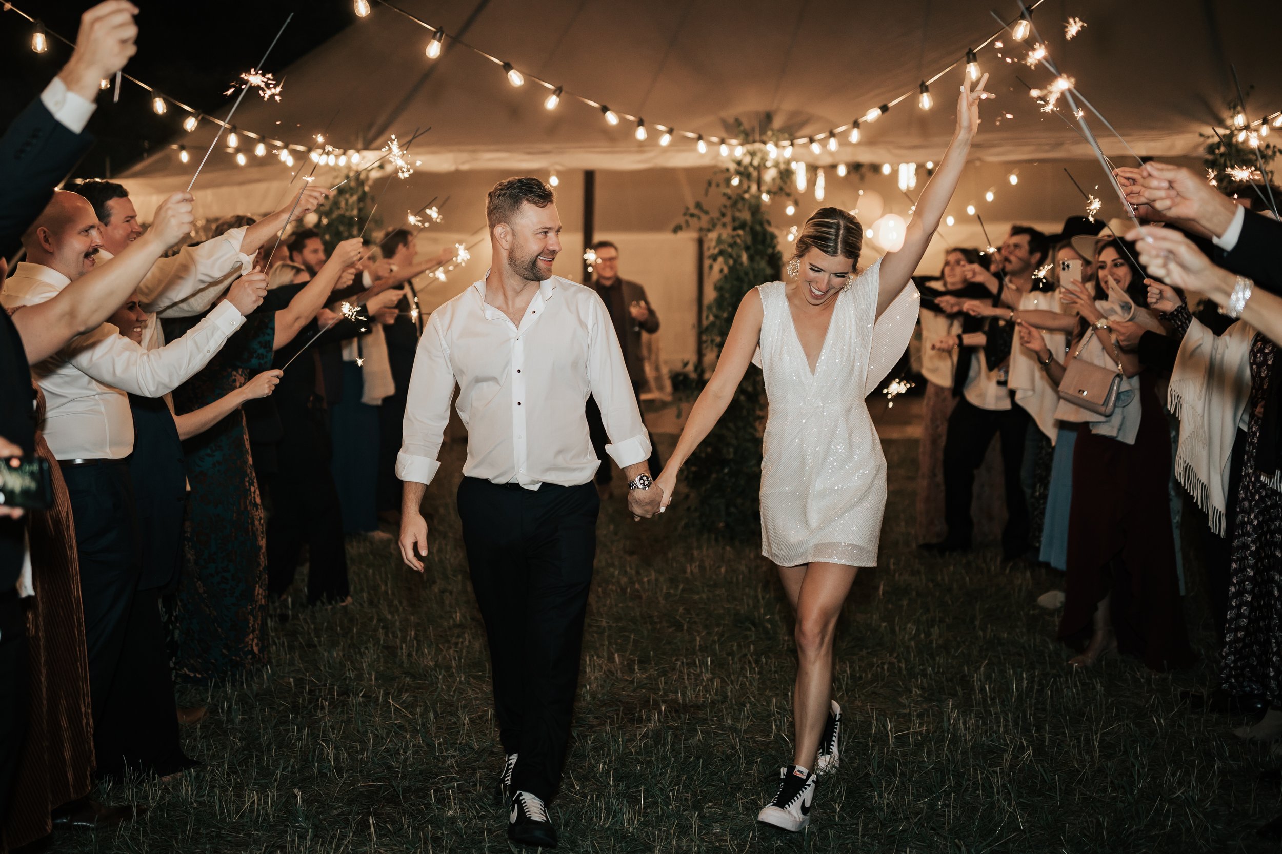  Bride and groom sparkler exit leaving wedding. #montanawedding #weddingexit #utahwedding #weddingphotography 