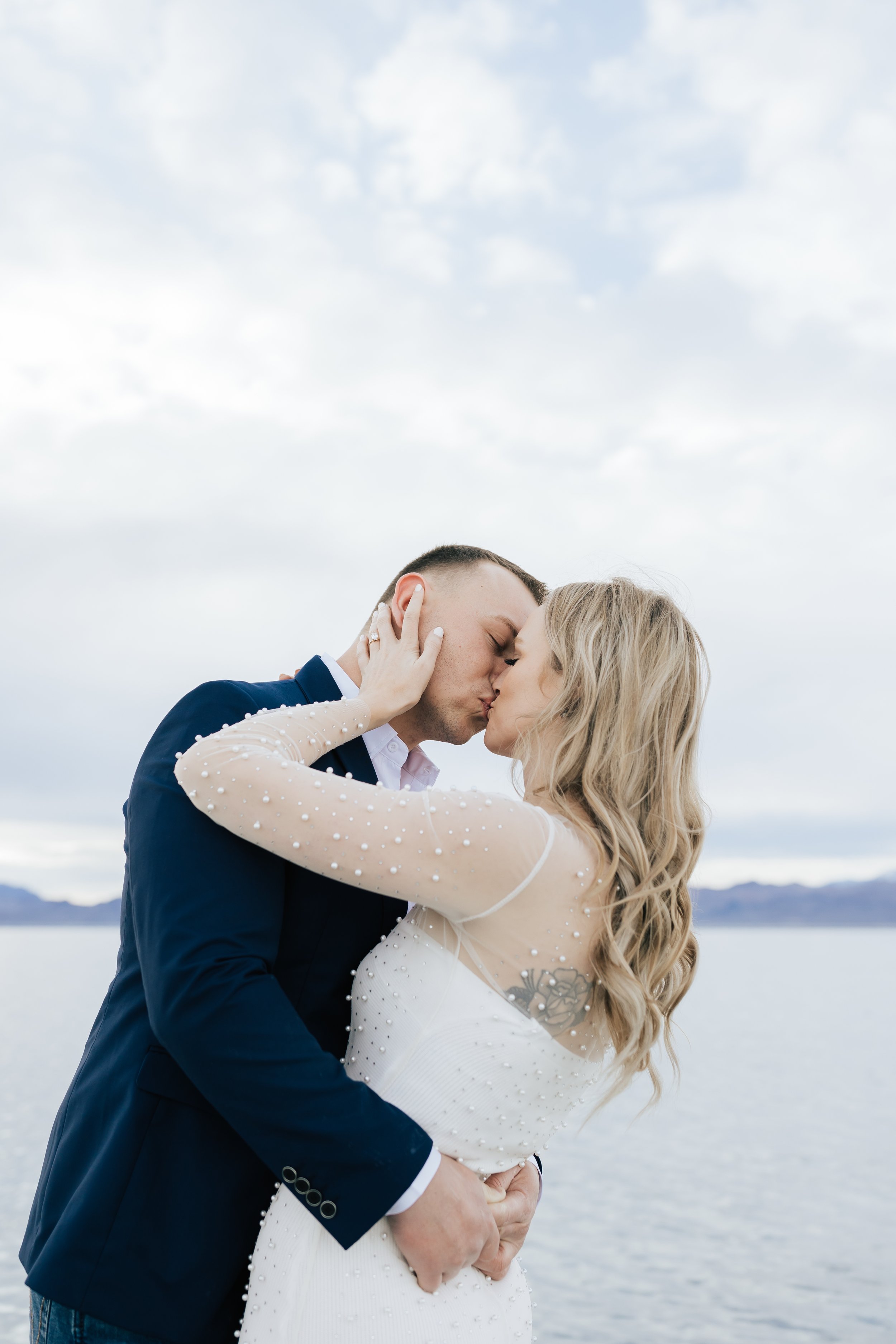  Monotone landscape backdrops for engagements in Utah with Emily Jenkins Photography at Bonneville Salt Flats. monotone photography backdrop Utah best engagement photography locations #EmilyJenkinsPhotography #EmilyJenkinsEngagements #BonnevilleSaltF