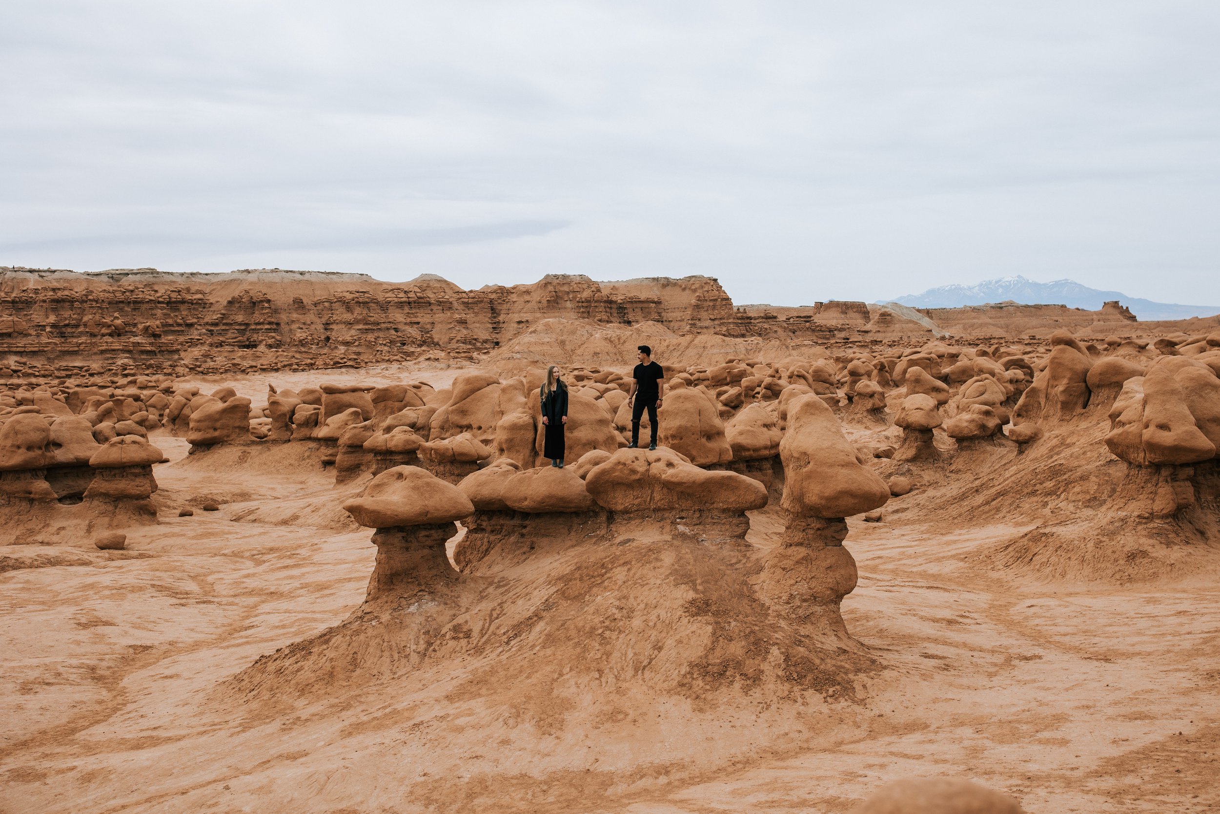  The best locations for the outdoorsy couple who loves to hike by Emily Jenkins Photography. Hanksville Goblin Valley red rocks hiking couple mountain biking couple southern Utah #EmilyJenkinsPhotography #EmilyJenkinsEngagements #HanksvillePhotograph