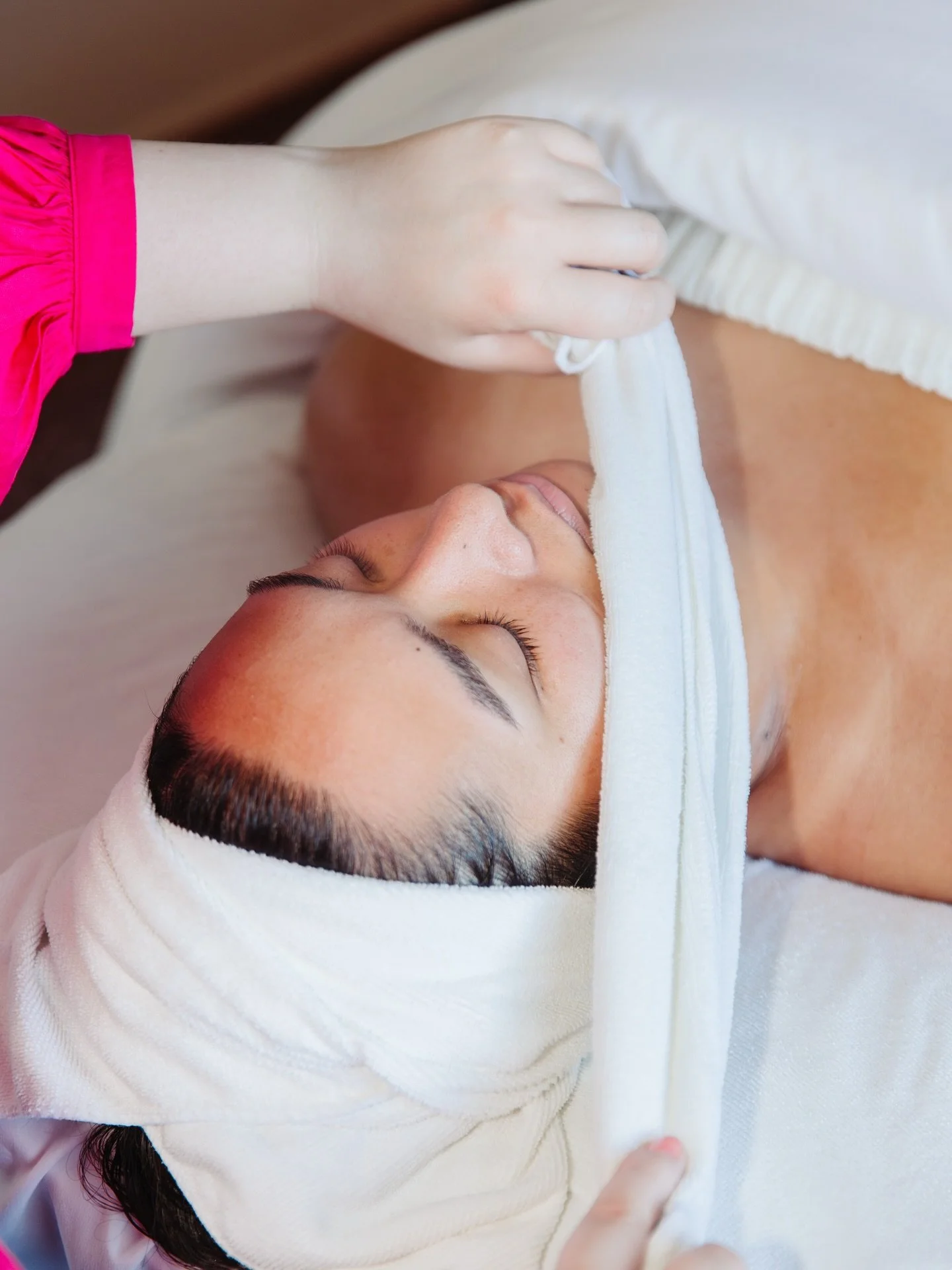 The next 8 weeks are the busiest time of year for us at refresh! Remember to prebook &amp; plan ahead as much as possible to ensure you get your pre holiday glow up 🎄🌟🕯️

Don&rsquo;t have a clue where to start? Drop us a line, let&rsquo;s build yo