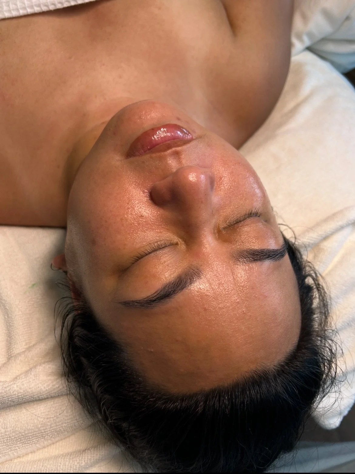 A glowing girl from each month last year ✨
Thank you to every one of you that trusted us with your skin.
Cheers to many more glowing moments in 2026 🥂🩷🐆

Tacoma esthetician | Tacoma facial | Tacoma skincare