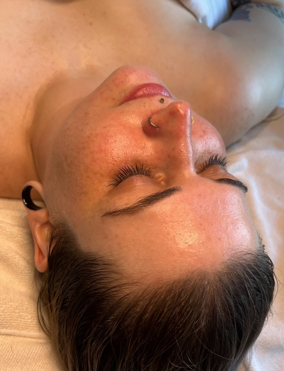 The Oxyglow Facial 🫧 a client fave for a reason! With 7 different pods to choose from, we are able to tailor this treatment to your skins needs while giving it the oxygen it needs to thrive. Bonus: this is a zero downtime facial, making it the perfe