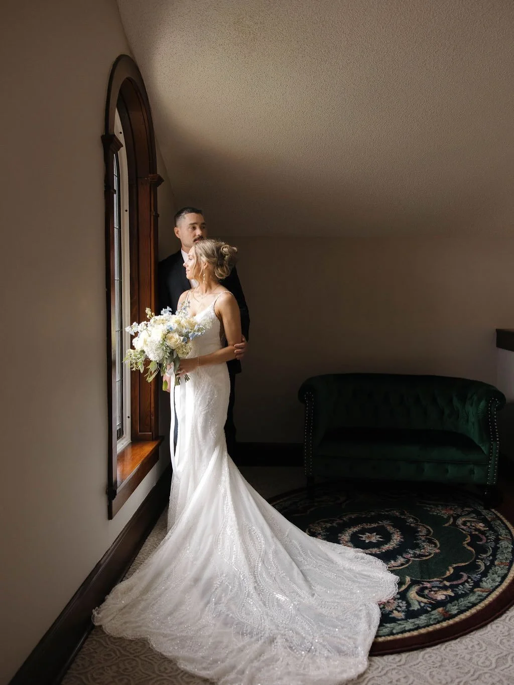 The Tschipperts 💛 8.1.26 

Bride: @ray.tship 
Photo: @nicholestoreyphotography 
Bartending: @tomstravelerskc 
Caterer: @mooses_bbq 
Video: @middlehouseco 
Bridal bouquet: @infullbloomgardner 
Reception &amp; ceremony florals: @warrenplacevenue - Eme