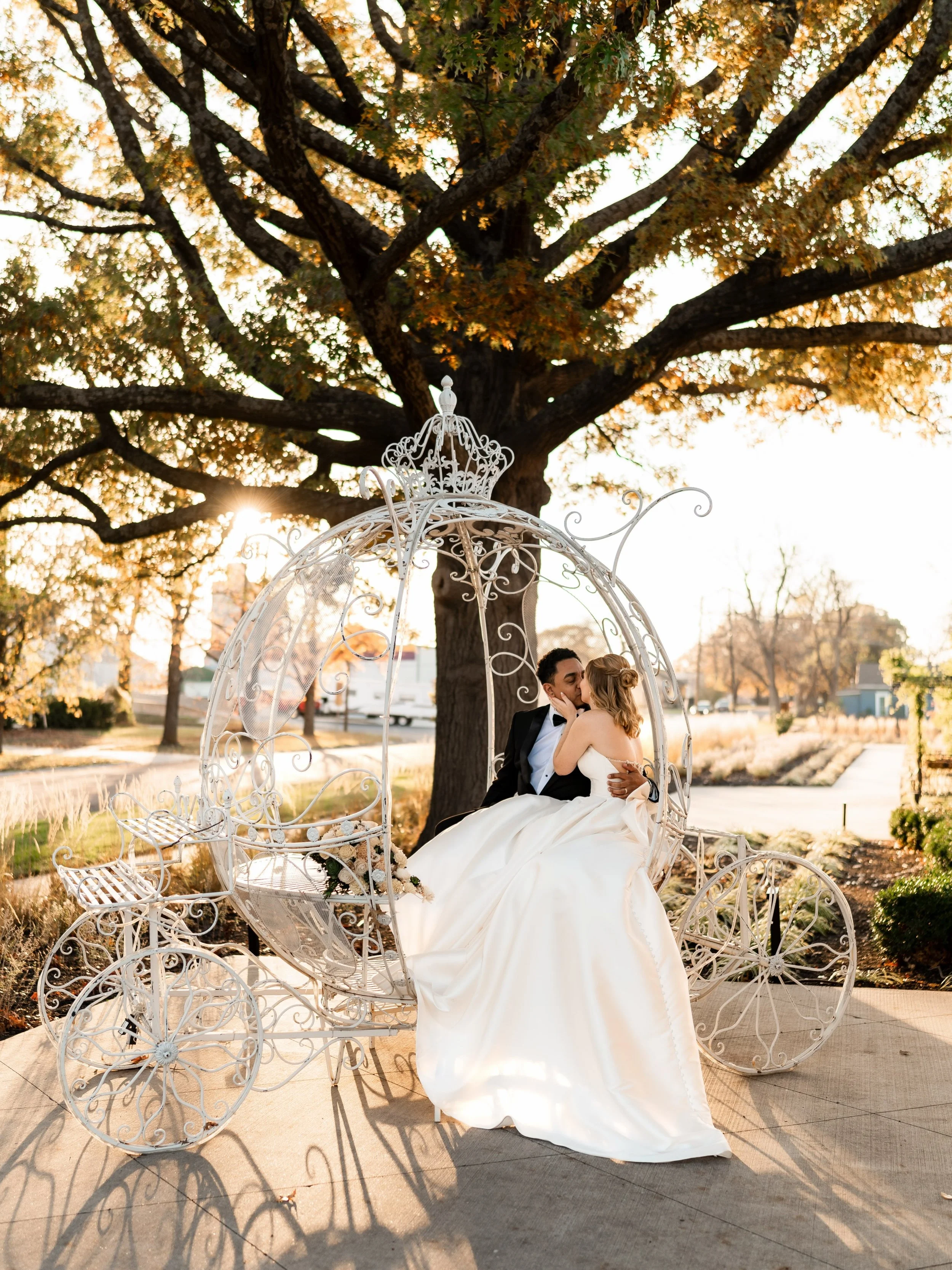 Fairytale moments 💛

Photo: @kalenaphotography 

Kansas City Wedding Venue | Wedding Chapel | Weddings